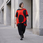 Damen Shirt Avantgarde Baumwolle Rot/Schwarz, A-Form, Punkte, Kurzarm, Seitenschlitze, Oversize große Größen – Funky Diva