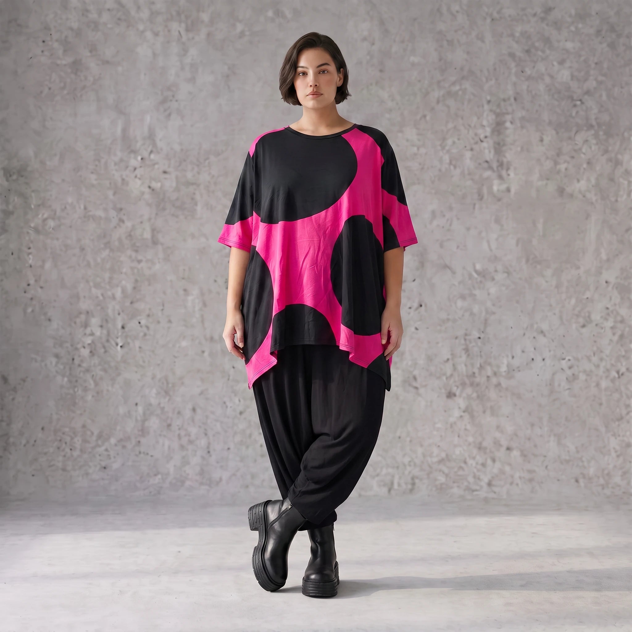 Damen Shirt Avantgarde Baumwolle Pink/Schwarz, A-Form, Punkte, Kurzarm, Seitenschlitze, Oversize große Größen – Funky Diva
