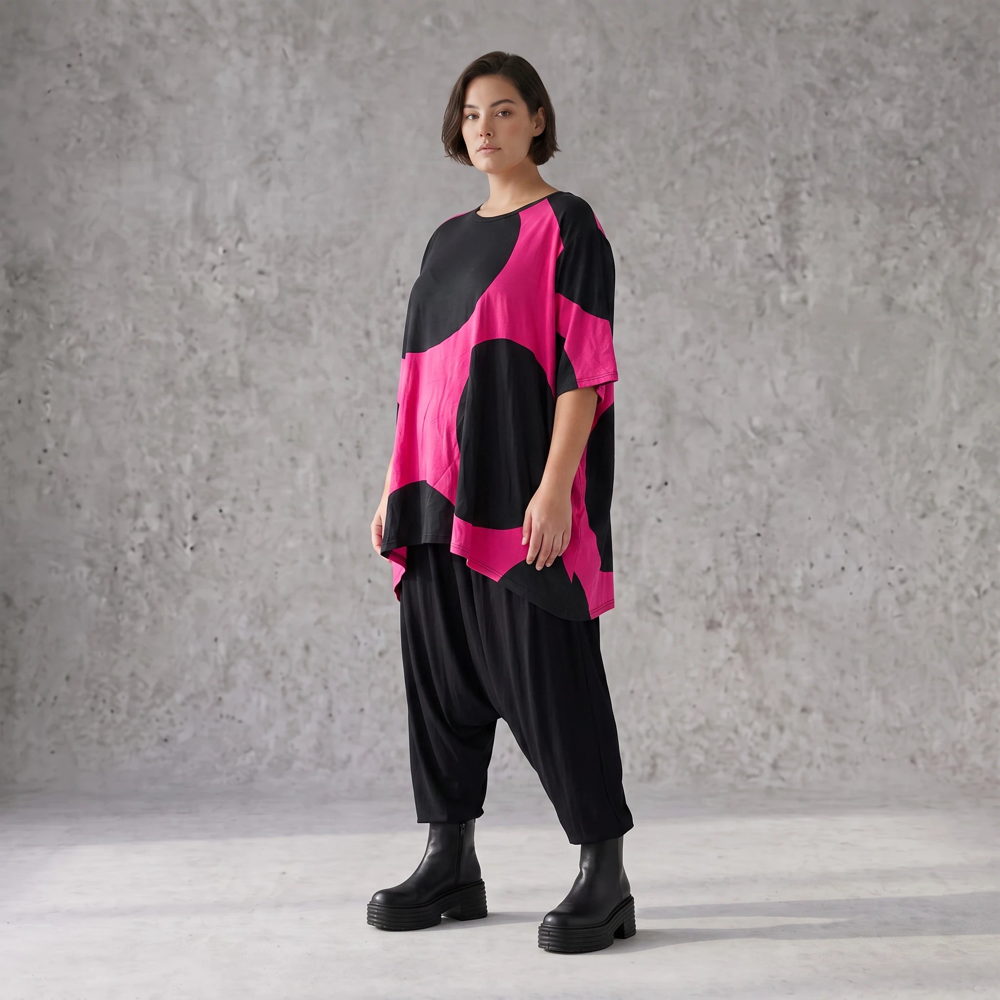 Damen Shirt Avantgarde Baumwolle Pink/Schwarz, A-Form, Punkte, Kurzarm, Seitenschlitze, Oversize große Größen – Funky Diva