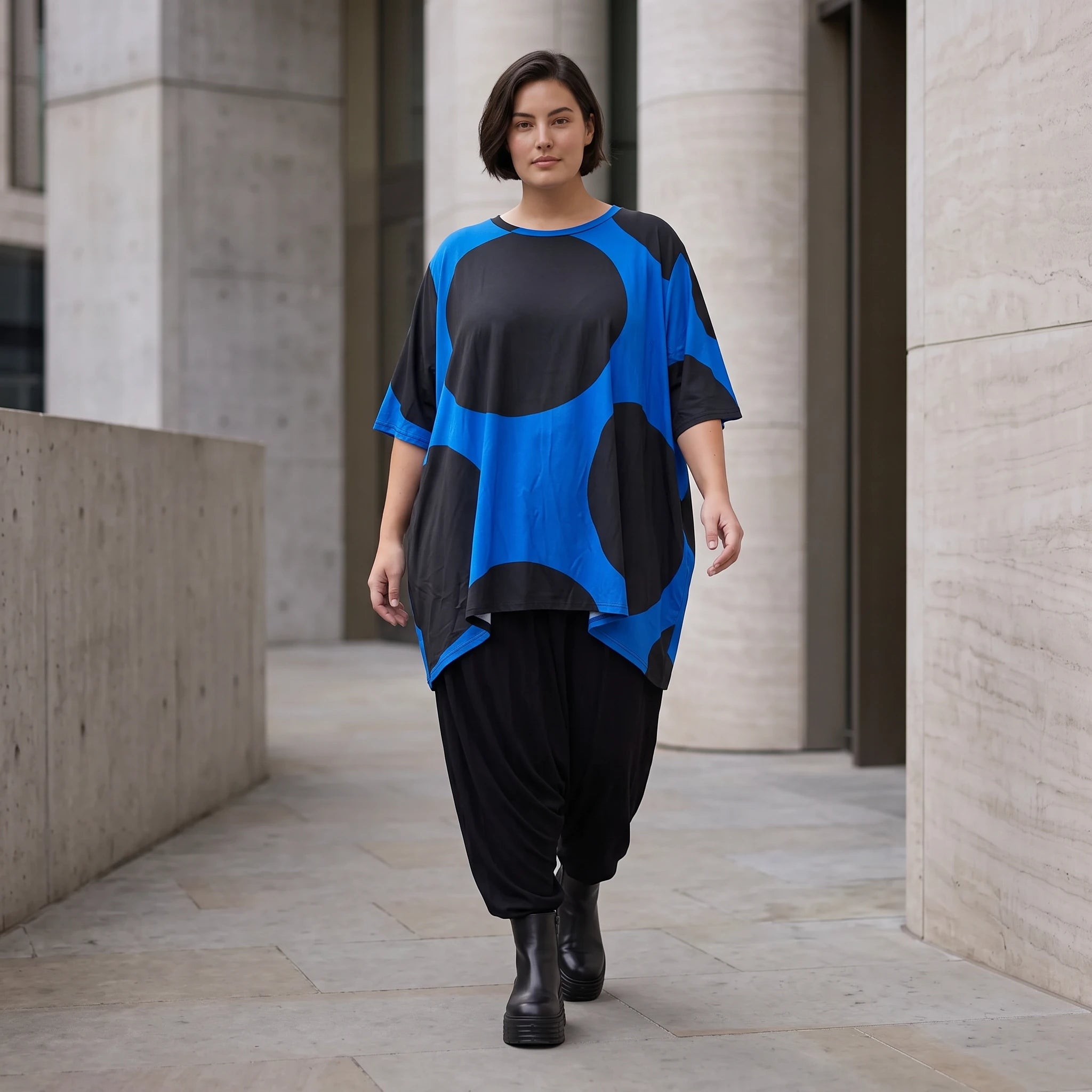 Damen Shirt Avantgarde Baumwolle Blau/Schwarz, A-Form, Punkte, Kurzarm, Oversize große Größen – Funky Diva