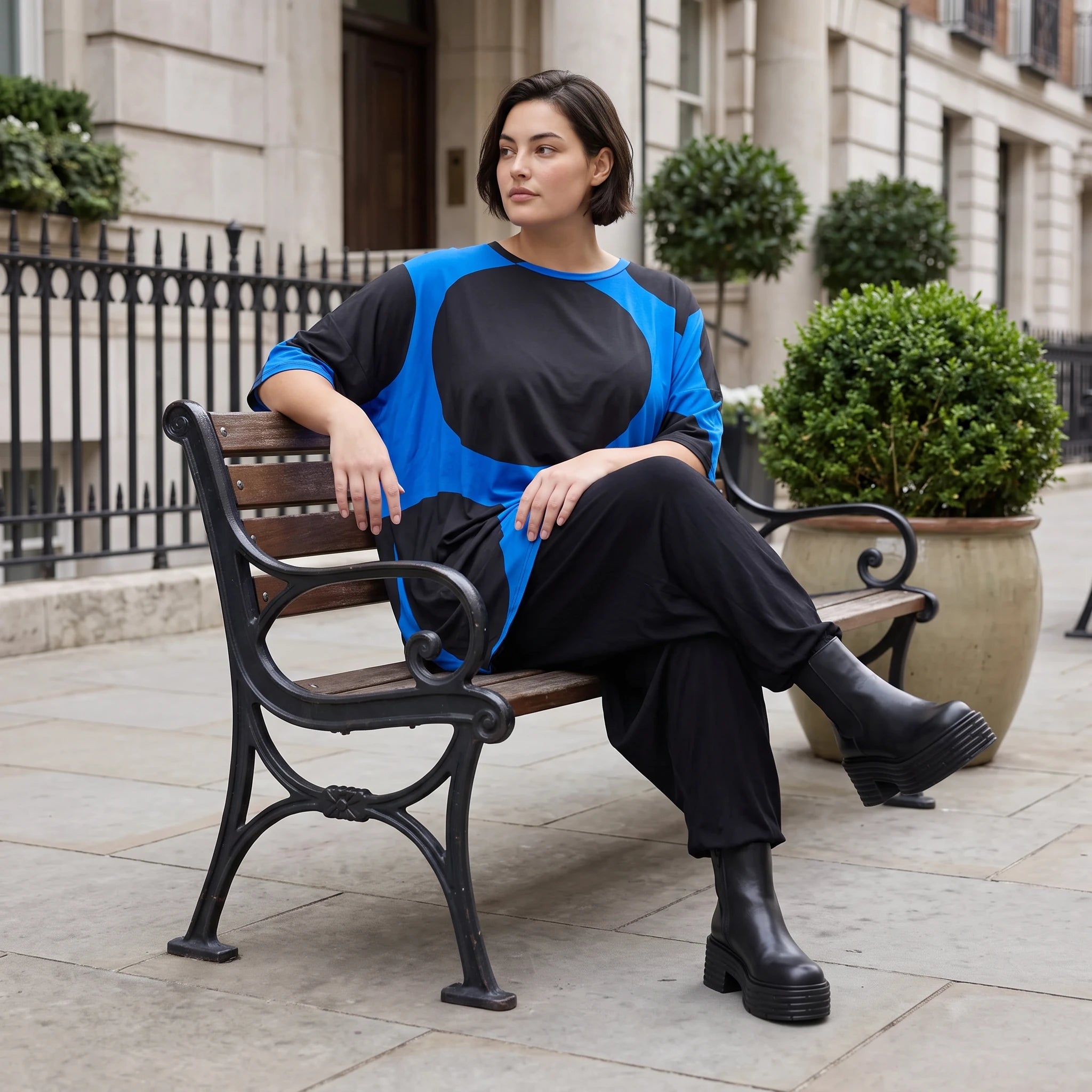 Damen Shirt Avantgarde Baumwolle Blau/Schwarz, A-Form, Punkte, Kurzarm, Oversize große Größen – Funky Diva