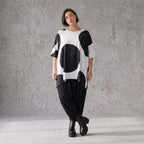 Damen Shirt Avantgarde Baumwolle Schwarz/Weiß, A-Form, Punkte, Kurzarm, Seitenschlitze, Oversize große Größen – Funky Diva