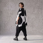 Damen Shirt Avantgarde Baumwolle Schwarz/Weiß, A-Form, Punkte, Kurzarm, Seitenschlitze, Oversize große Größen – Funky Diva