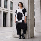 Damen Shirt Avantgarde Baumwolle Schwarz/Weiß, A-Form, Punkte, Kurzarm, Seitenschlitze, Oversize große Größen – Funky Diva