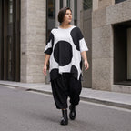 Damen Shirt Avantgarde Baumwolle Schwarz/Weiß, A-Form, Punkte, Kurzarm, Seitenschlitze, Oversize große Größen – Funky Diva