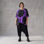 Damen Shirt Avantgarde Baumwolle Lila/Schwarz, A-Form, Kurzarm, Seitenschlitze, Oversize große Größen – Funky Diva