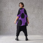 Damen Shirt Avantgarde Baumwolle Lila/Schwarz, A-Form, Kurzarm, Seitenschlitze, Oversize große Größen – Funky Diva