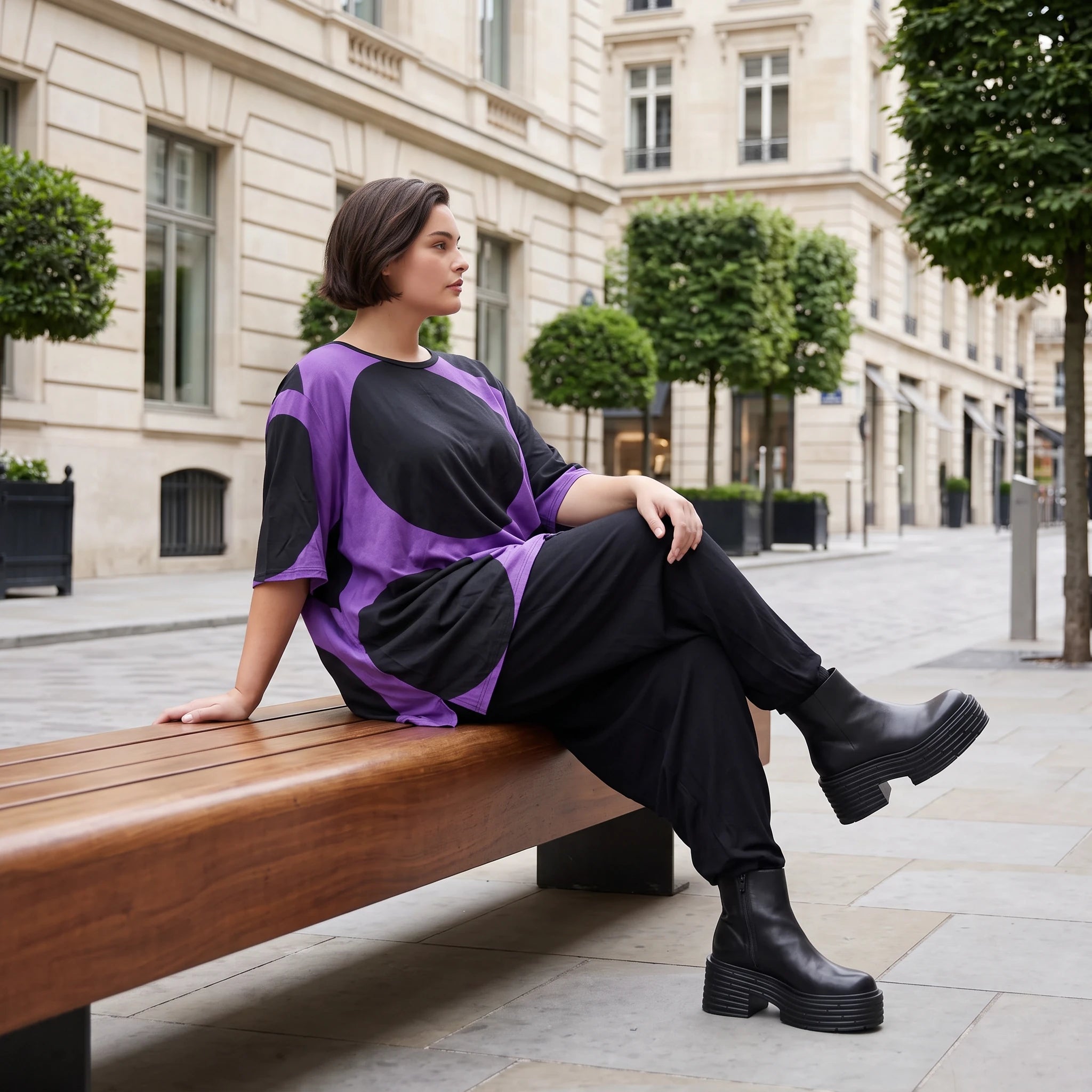 Damen Shirt Avantgarde Baumwolle Lila/Schwarz, A-Form, Kurzarm, Seitenschlitze, Oversize große Größen – Funky Diva