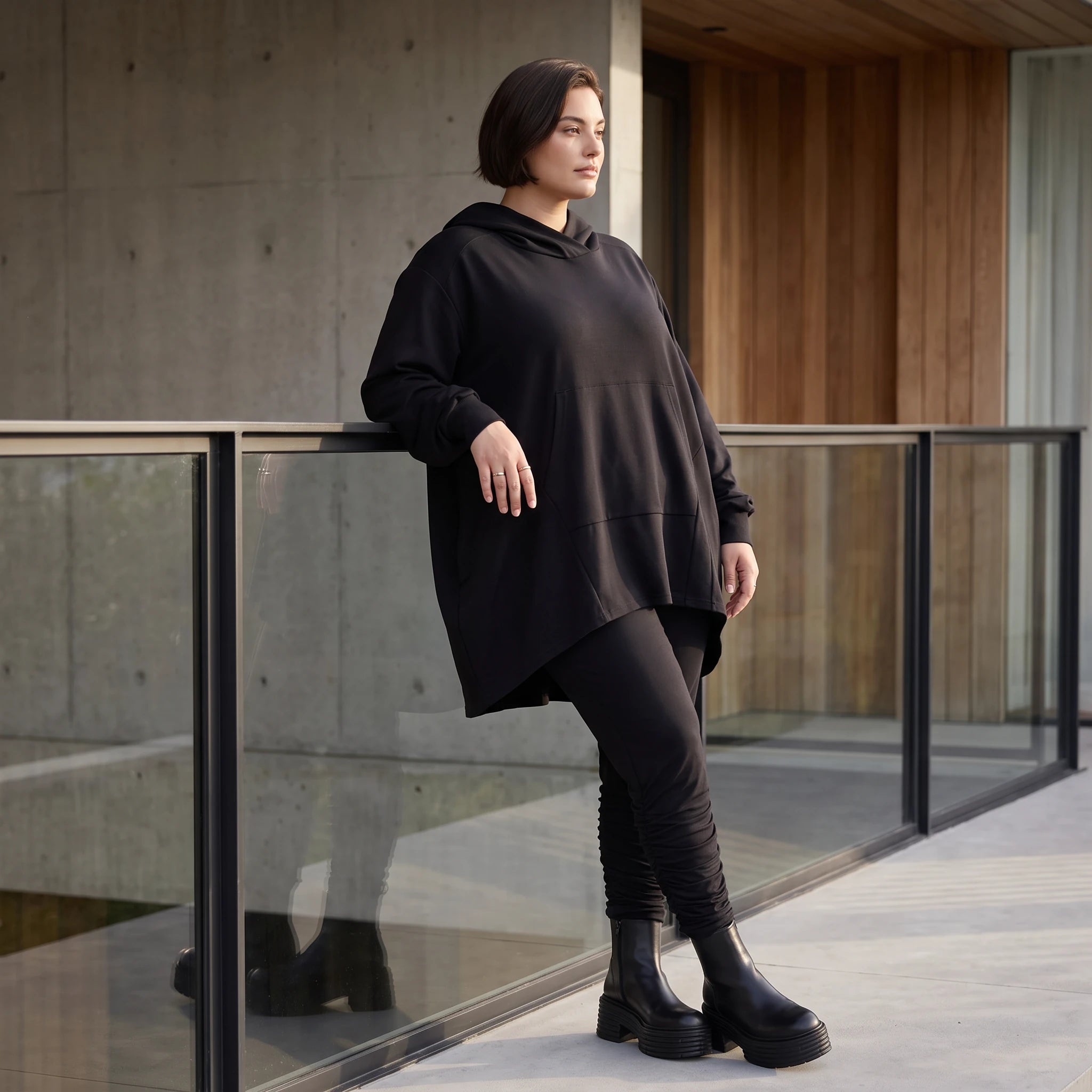 Damen Hoody Avantgarde Baumwolle Schwarz, gerundeter Schnitt, 7/8-Arm, Kapuze, Oversize große Größen – Rafay