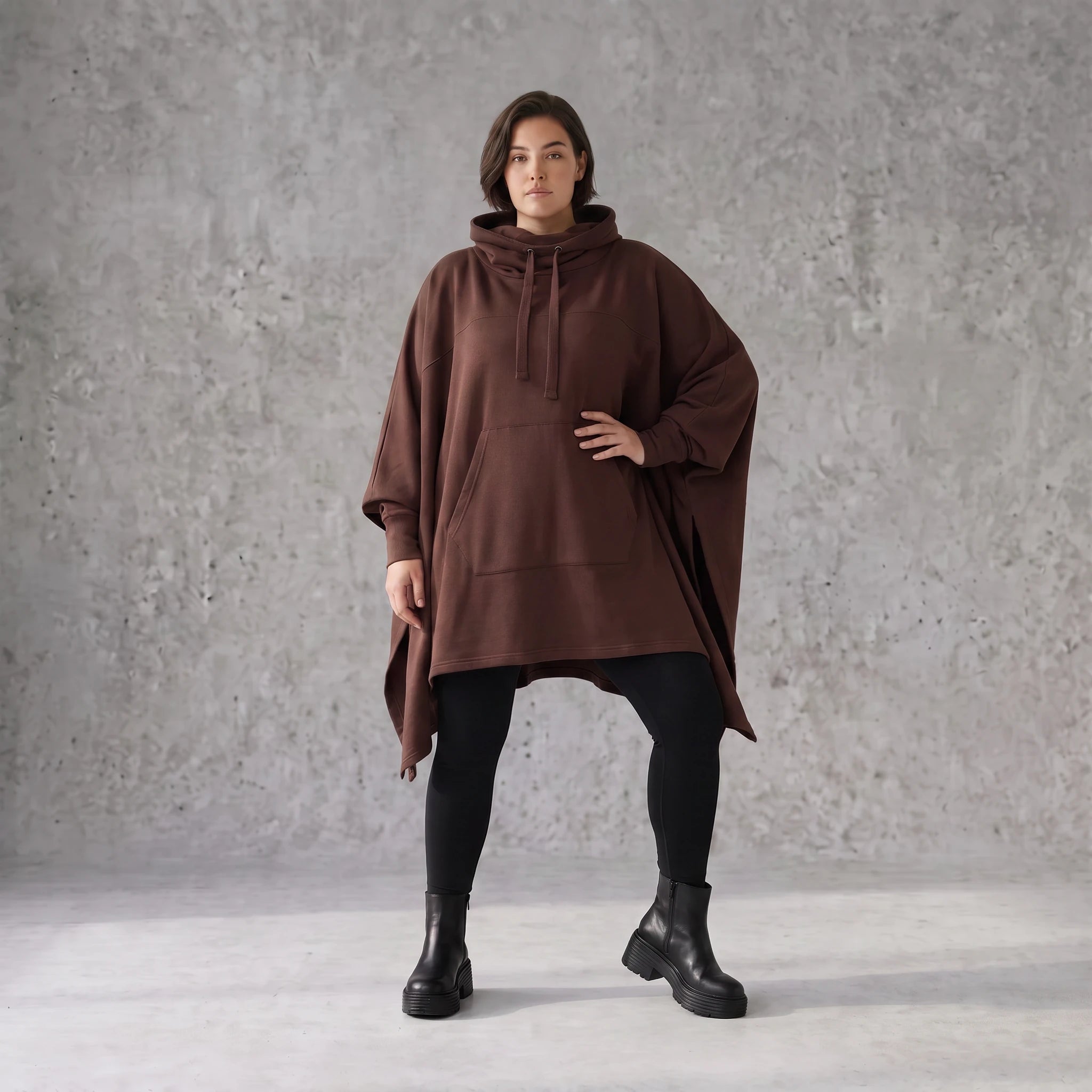 Damen Poncho Avantgarde Baumwolle Schokobraun, kastiger Schnitt, Kapuze, Oversize große Größen – Rafay
