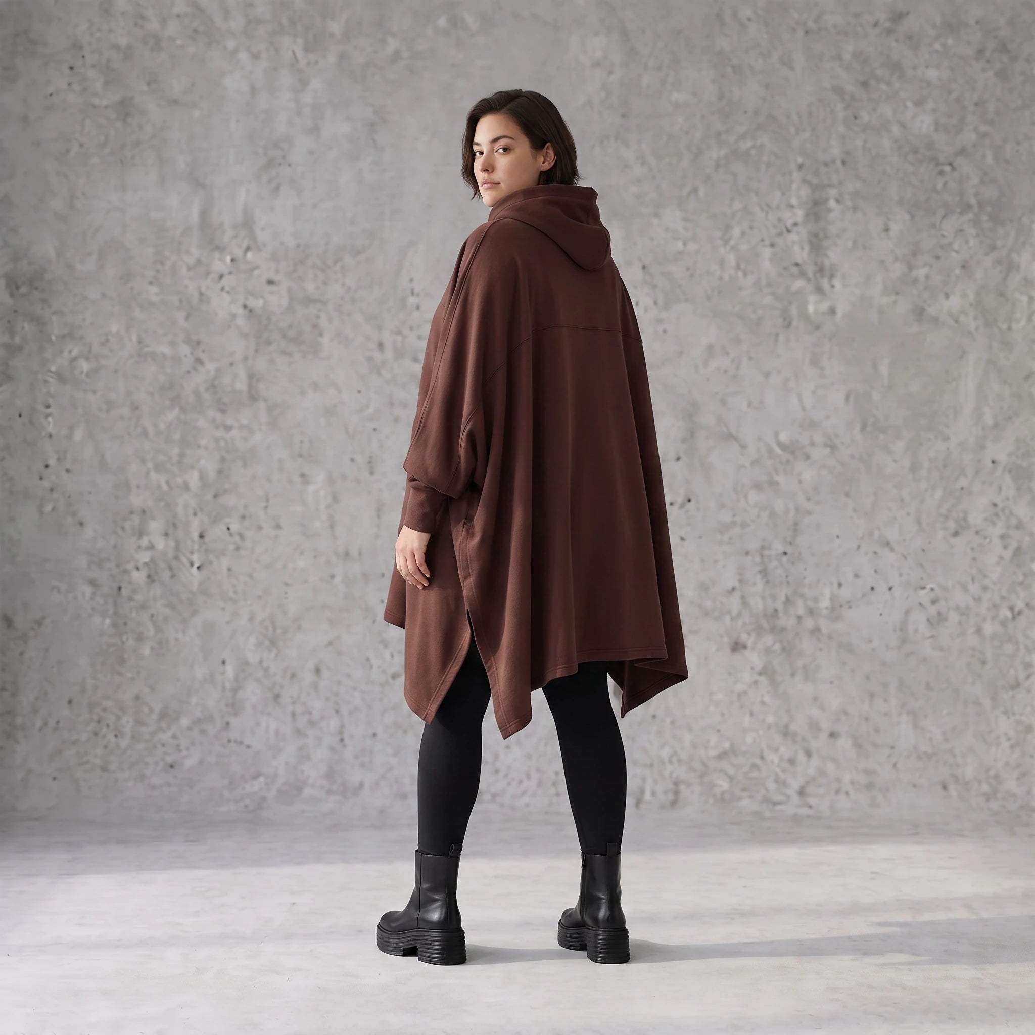 Damen Poncho Avantgarde Baumwolle Schokobraun, kastiger Schnitt, Kapuze, Oversize große Größen – Rafay