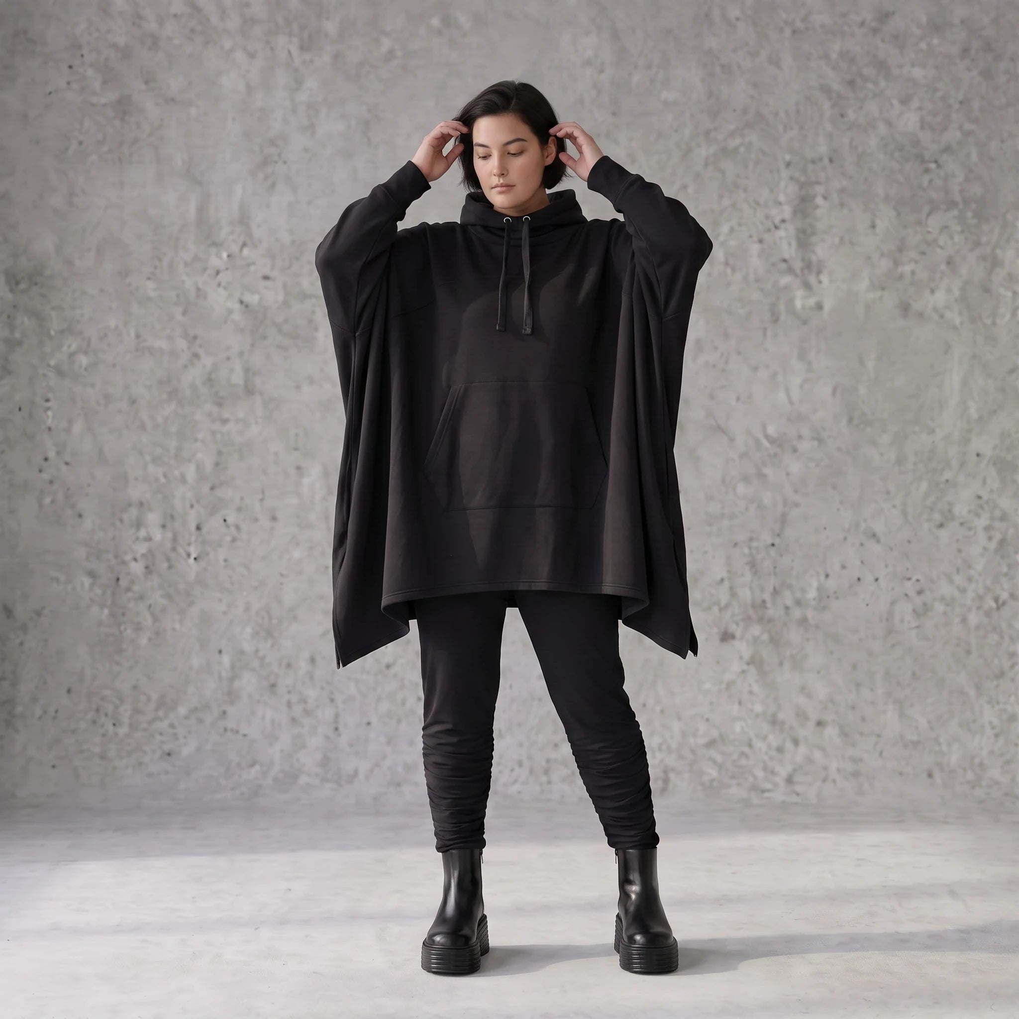 Damen Poncho Avantgarde Baumwolle Schwarz, kastiger Schnitt, Kapuze, Oversize große Größen – Rafay