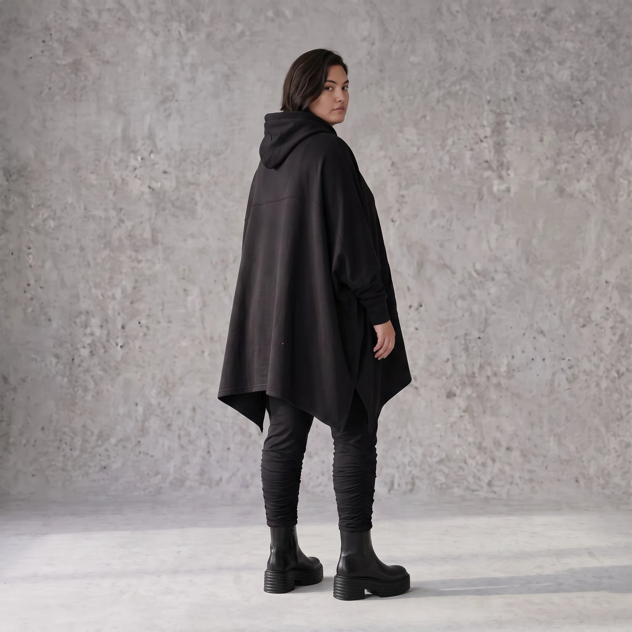 Damen Poncho Avantgarde Baumwolle Schwarz, kastiger Schnitt, Kapuze, Oversize große Größen – Rafay