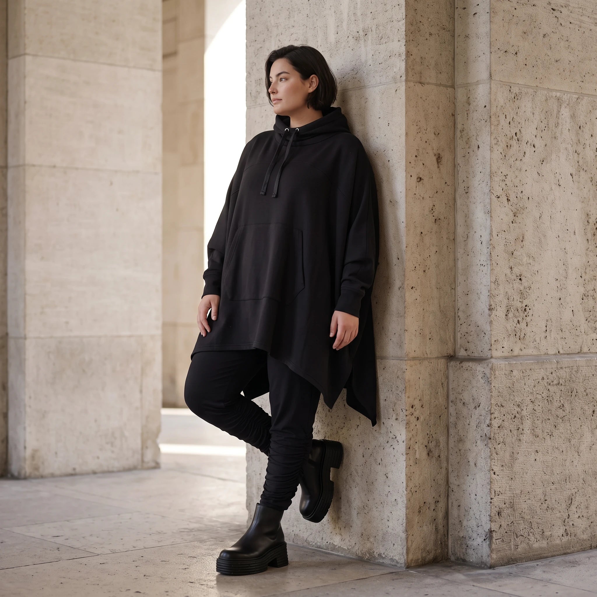 Damen Poncho Avantgarde Baumwolle Schwarz, kastiger Schnitt, Kapuze, Oversize große Größen – Rafay