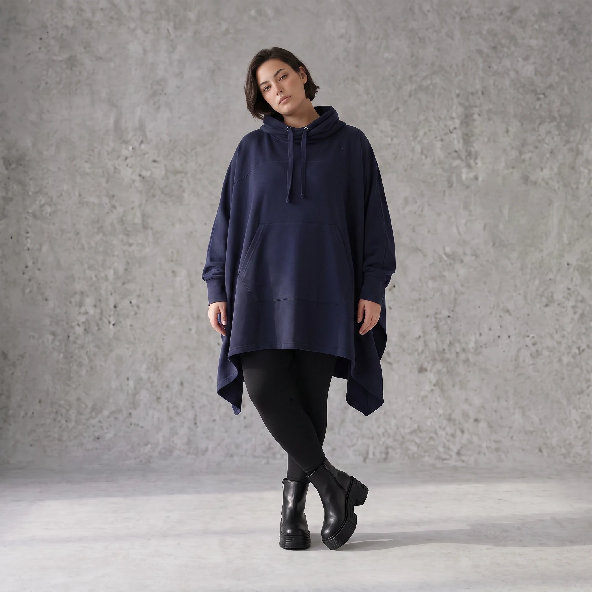 Damen Poncho Avantgarde Baumwolle Dunkelblau, kastiger Schnitt, Kapuze, Oversize große Größen – Rafay