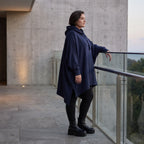 Damen Poncho Avantgarde Baumwolle Dunkelblau, kastiger Schnitt, Kapuze, Oversize große Größen – Rafay