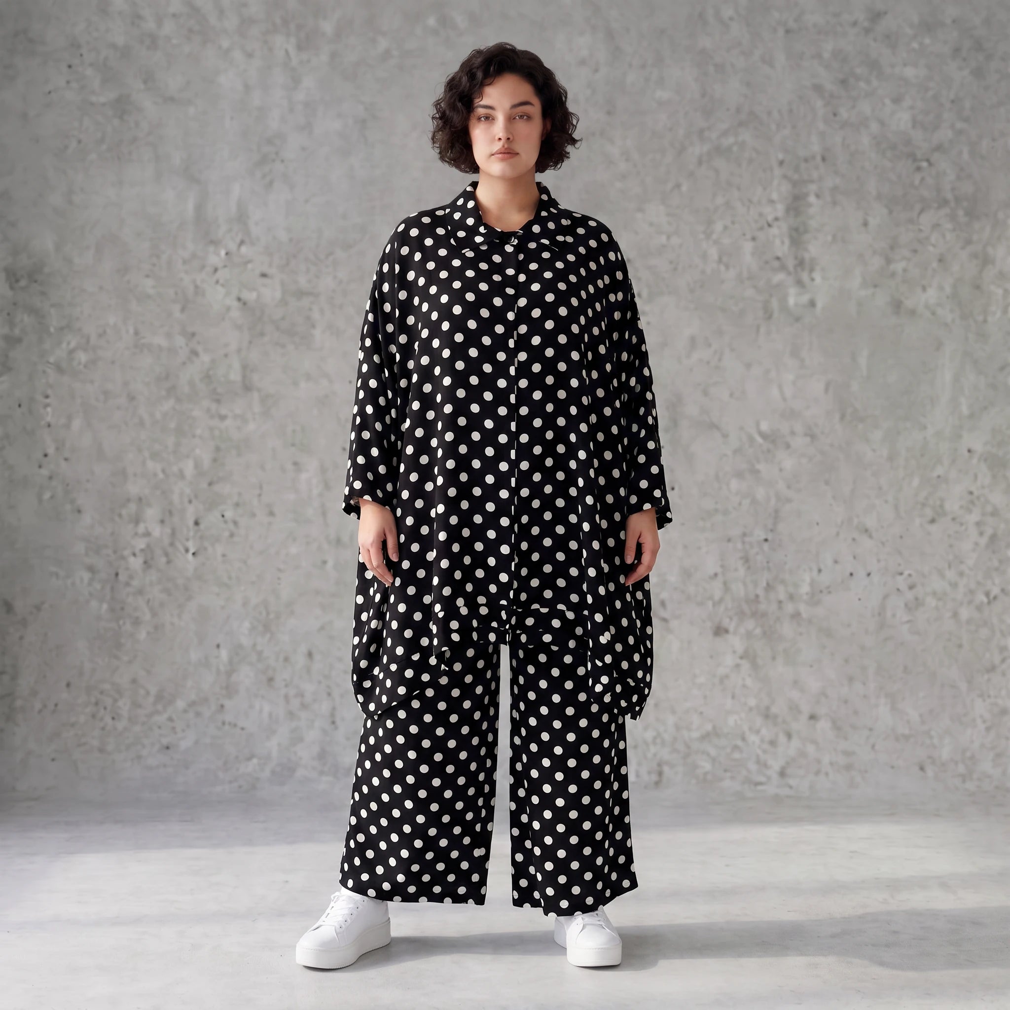 Damen Bluse Avantgarde Viskose Schwarz/Weiß, A-Form, Knopfleiste, Oversize große Größen – AKH Premium