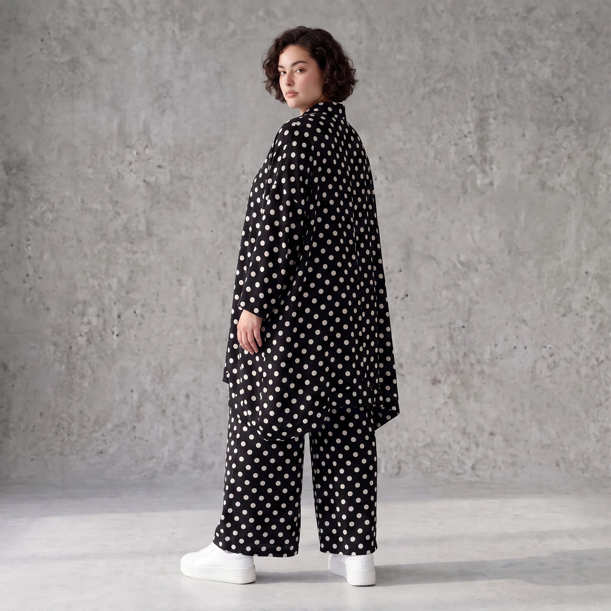 Damen Bluse Avantgarde Viskose Schwarz/Weiß, A-Form, Knopfleiste, Oversize große Größen – AKH Premium