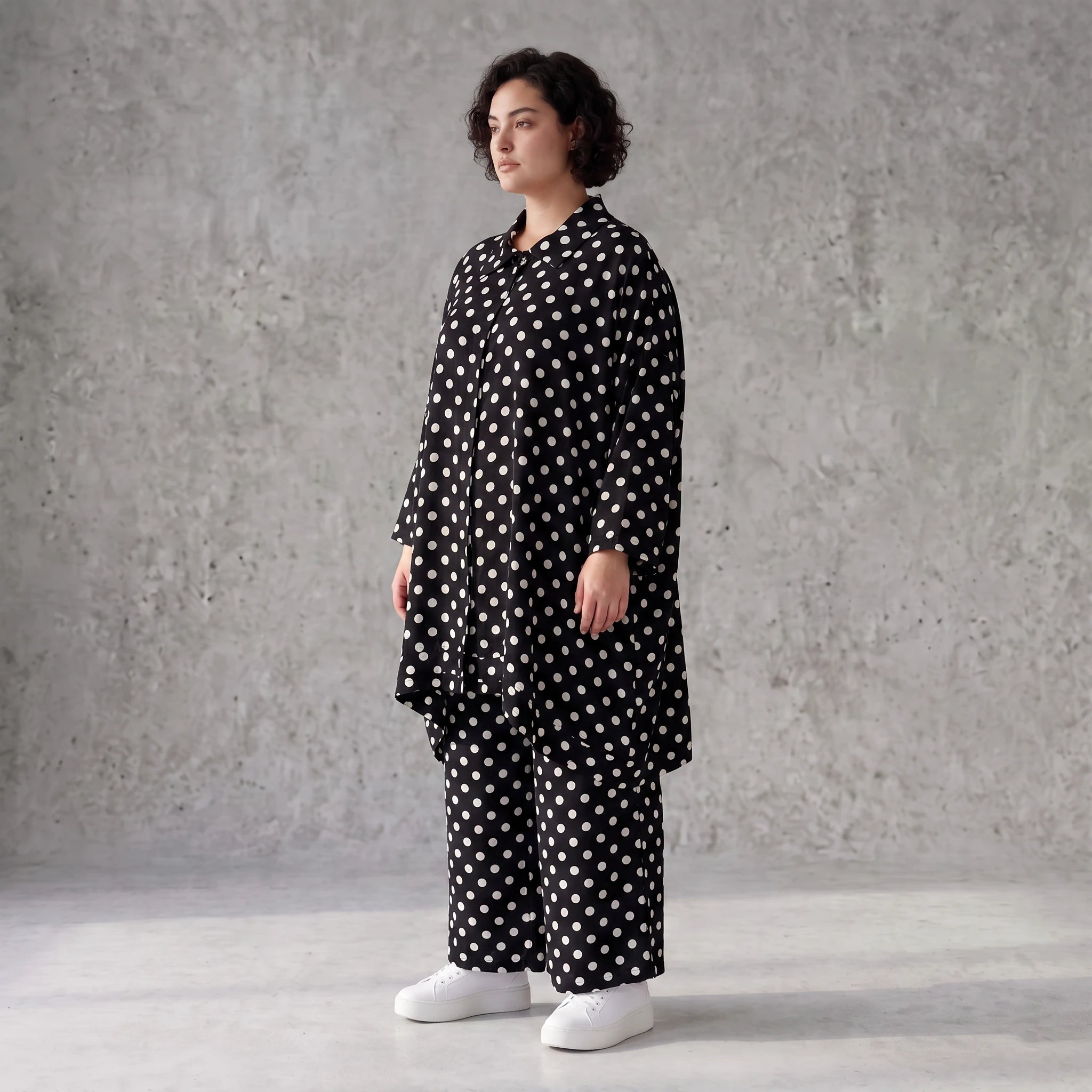 Damen Bluse Avantgarde Viskose Schwarz/Weiß, A-Form, Knopfleiste, Oversize große Größen – AKH Premium