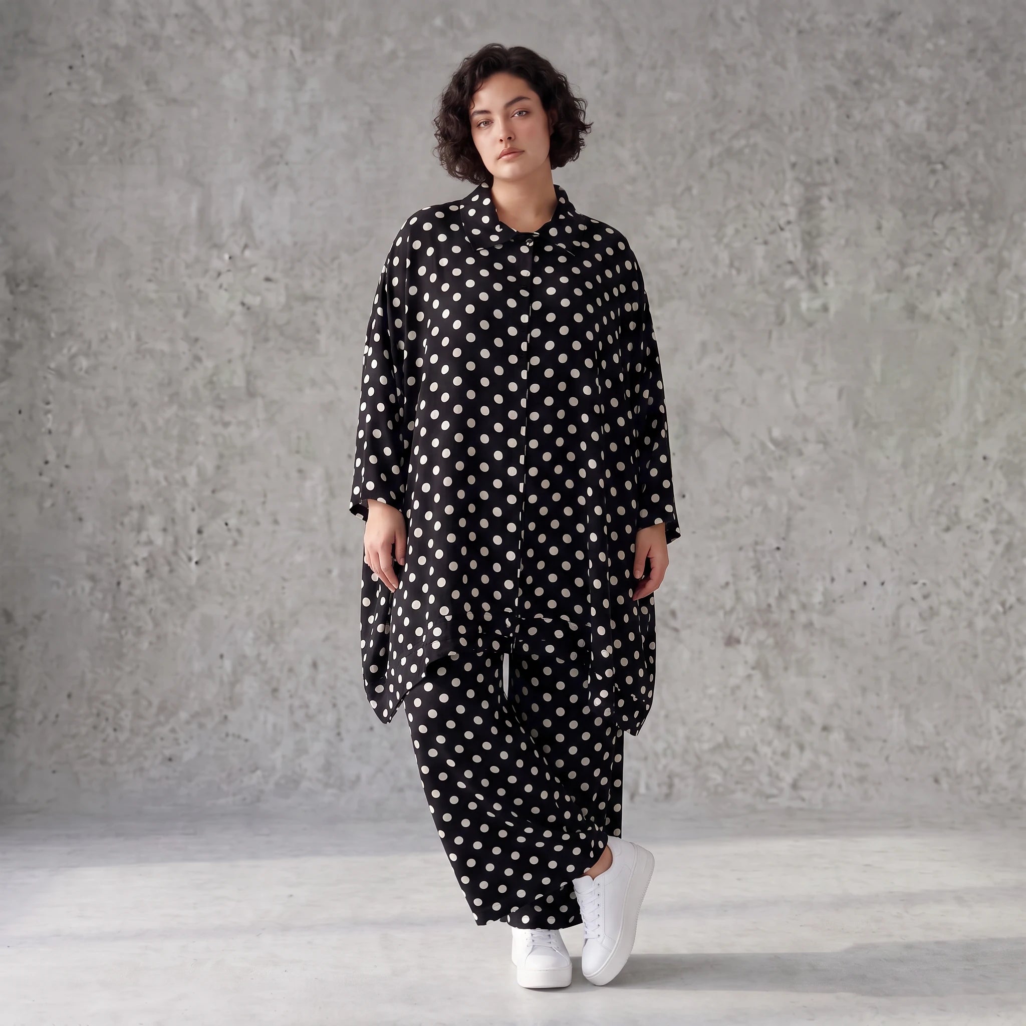 Damen Bluse Avantgarde Viskose Schwarz/Weiß, A-Form, Knopfleiste, Oversize große Größen – AKH Premium