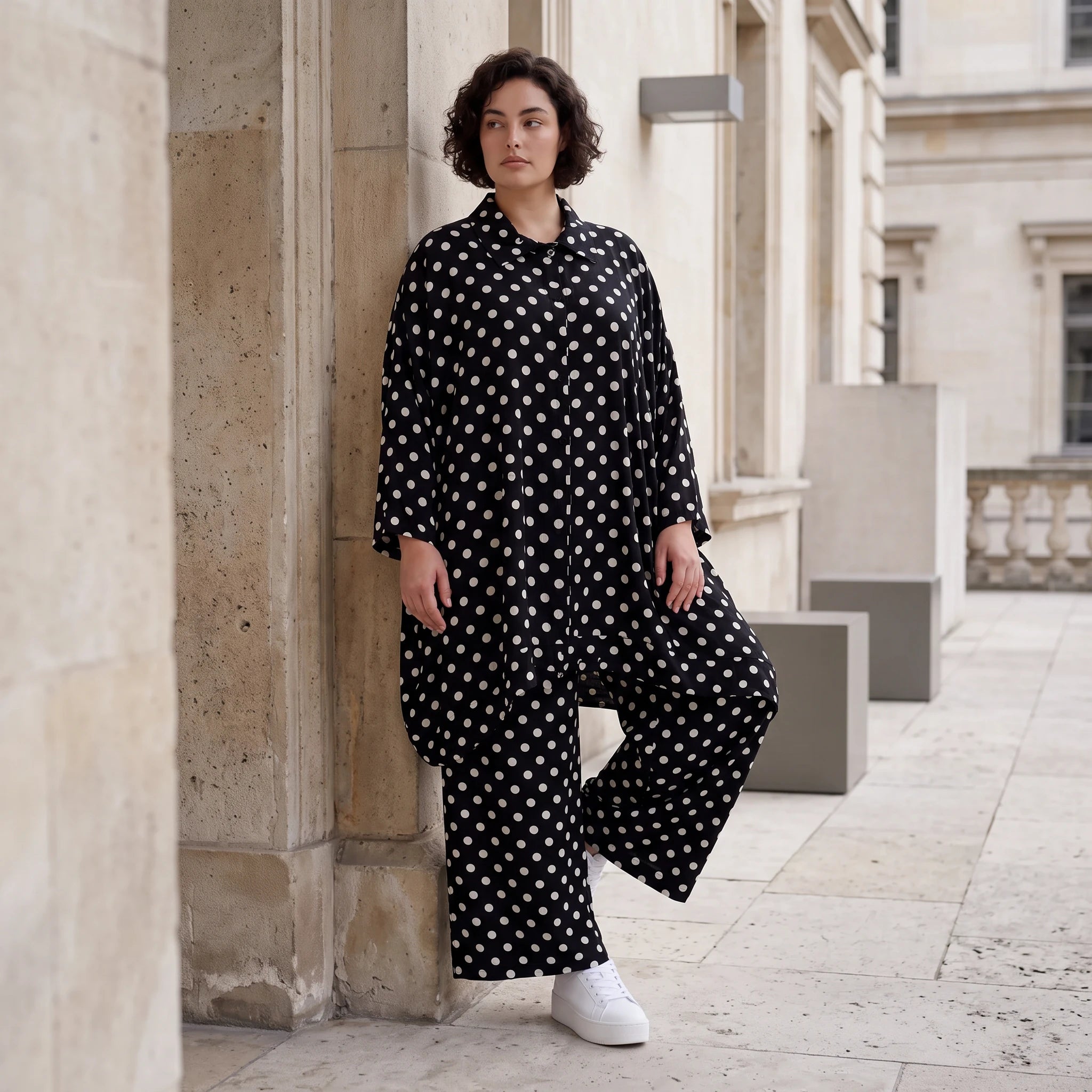 Damen Bluse Avantgarde Viskose Schwarz/Weiß, A-Form, Knopfleiste, Oversize große Größen – AKH Premium