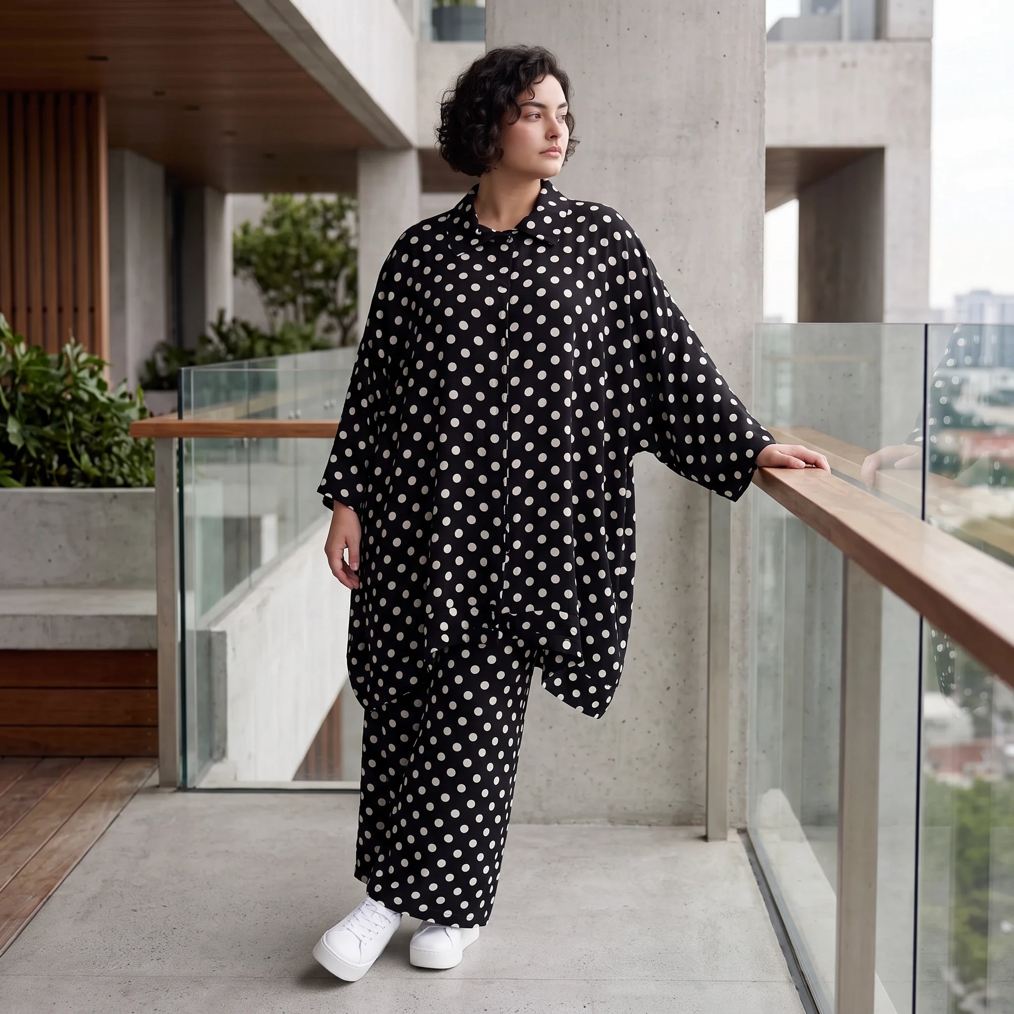 Damen Bluse Avantgarde Viskose Schwarz/Weiß, A-Form, Knopfleiste, Oversize große Größen – AKH Premium