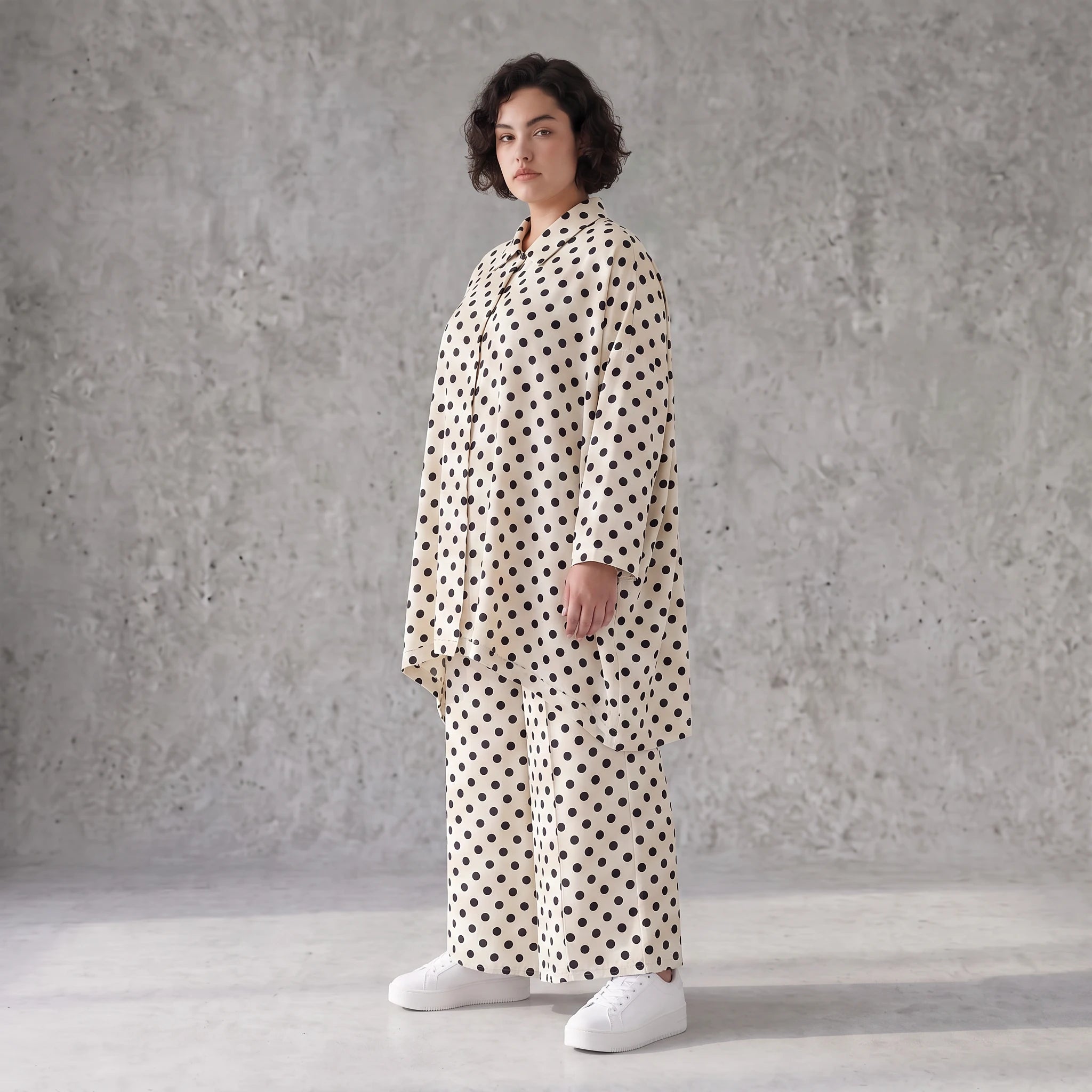 Damen Bluse Avantgarde Viskose Weiß/Schwarz, A-Form, Punkte, Knopfleiste, Oversize große Größen – AKH Premium
