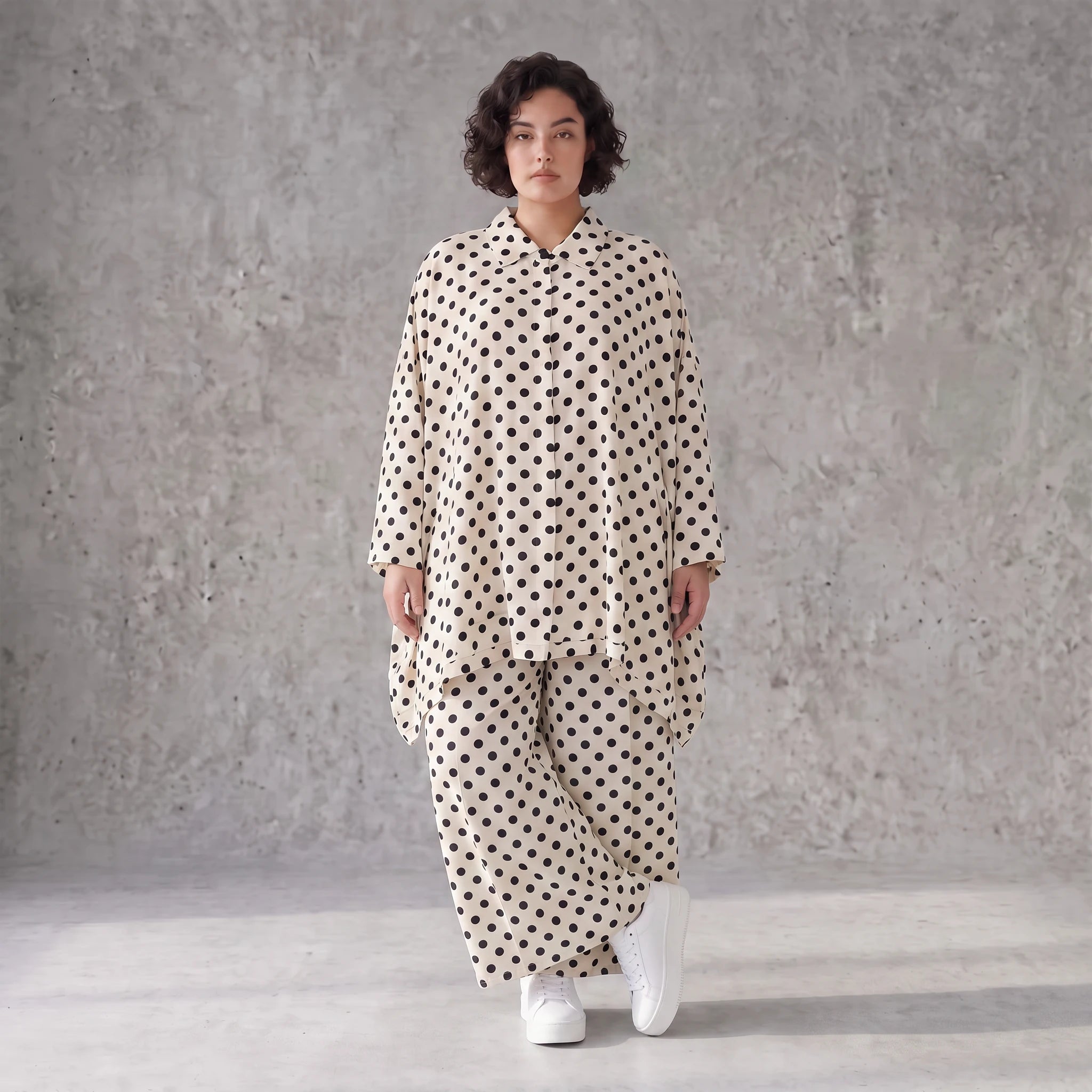 Damen Bluse Avantgarde Viskose Weiß/Schwarz, A-Form, Punkte, Knopfleiste, Oversize große Größen – AKH Premium