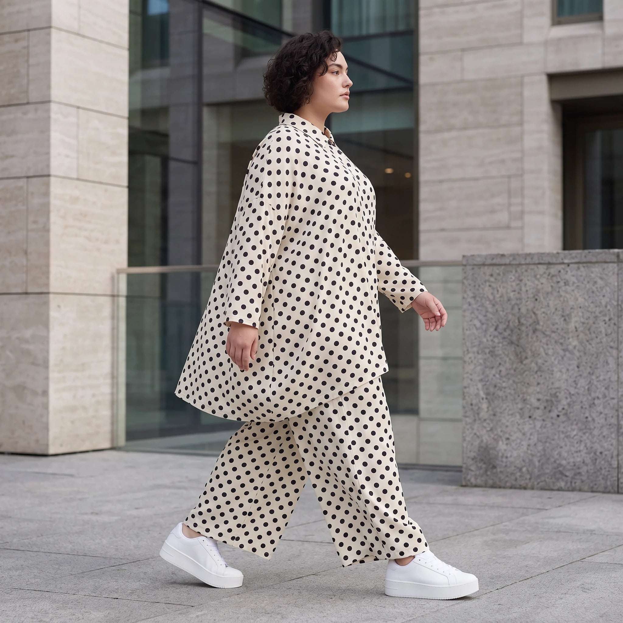 Damen Bluse Avantgarde Viskose Weiß/Schwarz, A-Form, Punkte, Knopfleiste, Oversize große Größen – AKH Premium