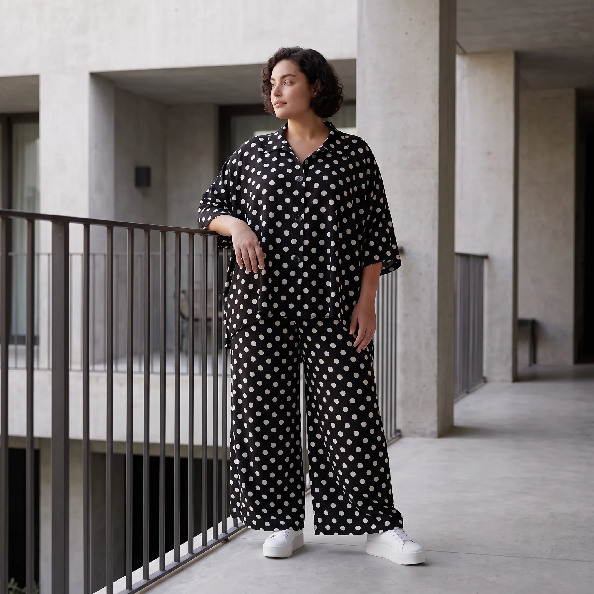 Damen Hose Avantgarde Viskose Schwarz/Weiß, Palazzohose, Punkte, Oversize große Größen – AKH Premium
