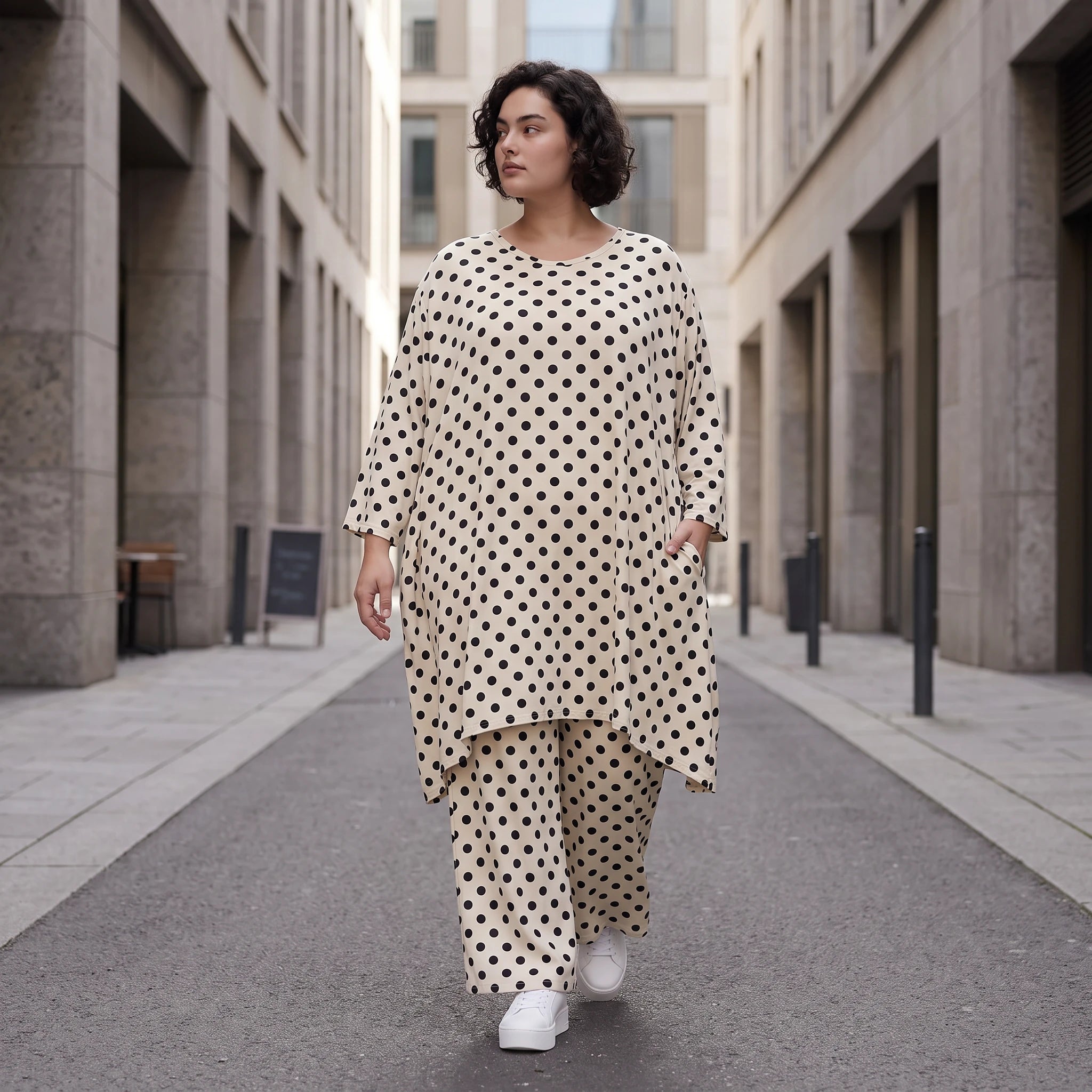 Damen Shirt Avantgarde Viskose Weiß/Schwarz, A-Form, Punkte, 3/4-Arm, Oversize große Größen – AKH Premium