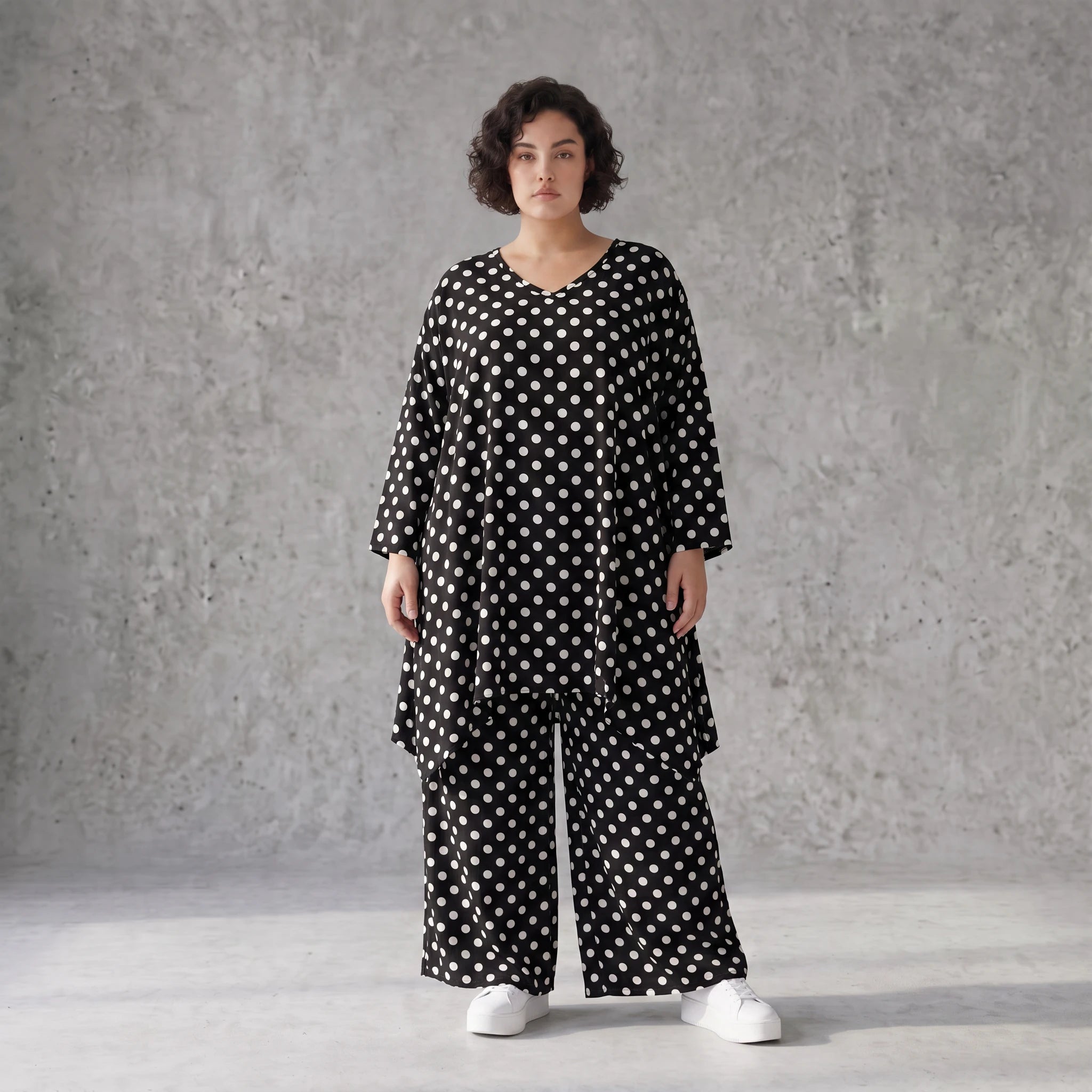 Damen Shirt Avantgarde Viskose Schwarz/Weiß, A-Form, Punkte, 3/4-Arm, Oversize große Größen – AKH Premium