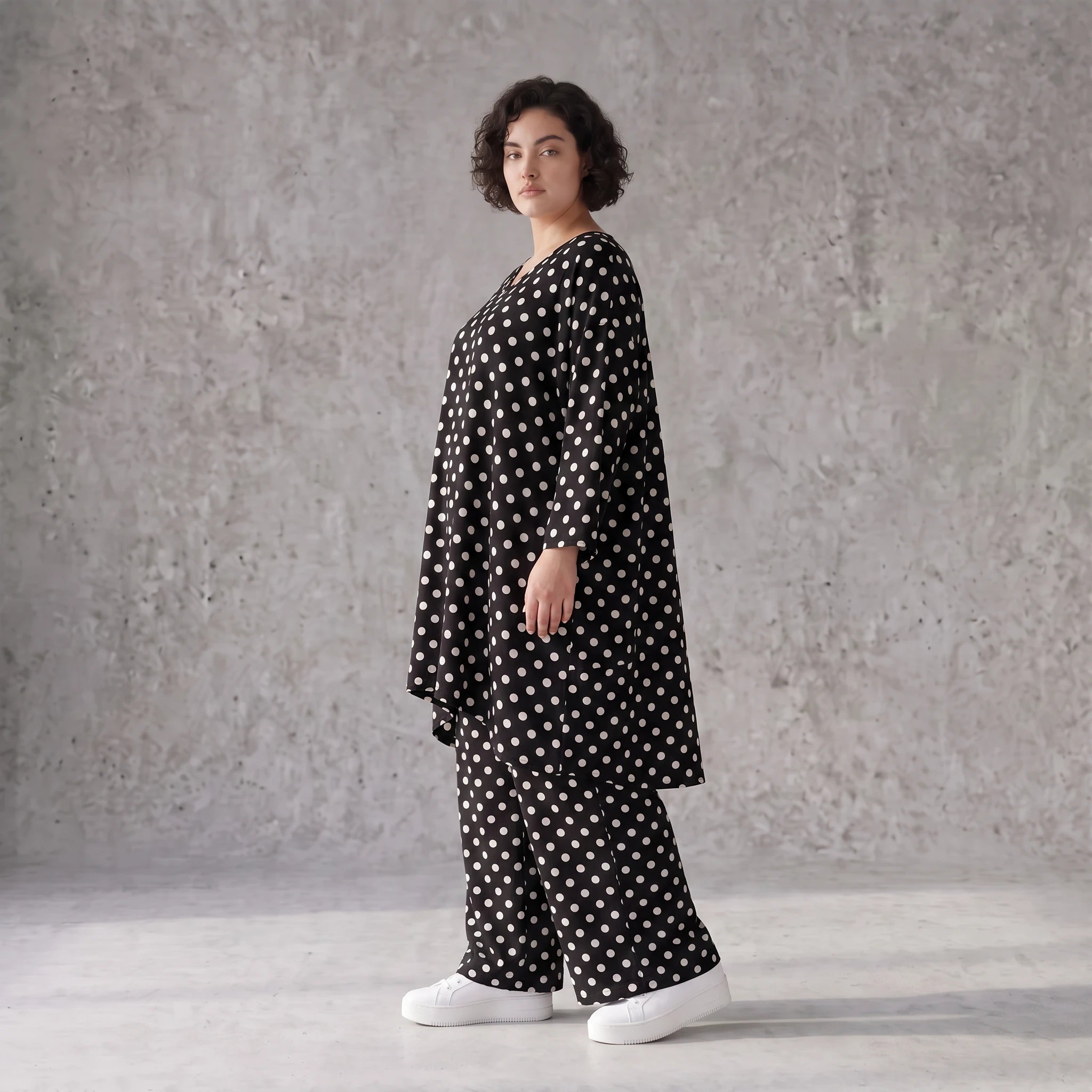 Damen Shirt Avantgarde Viskose Schwarz/Weiß, A-Form, Punkte, 3/4-Arm, Oversize große Größen – AKH Premium