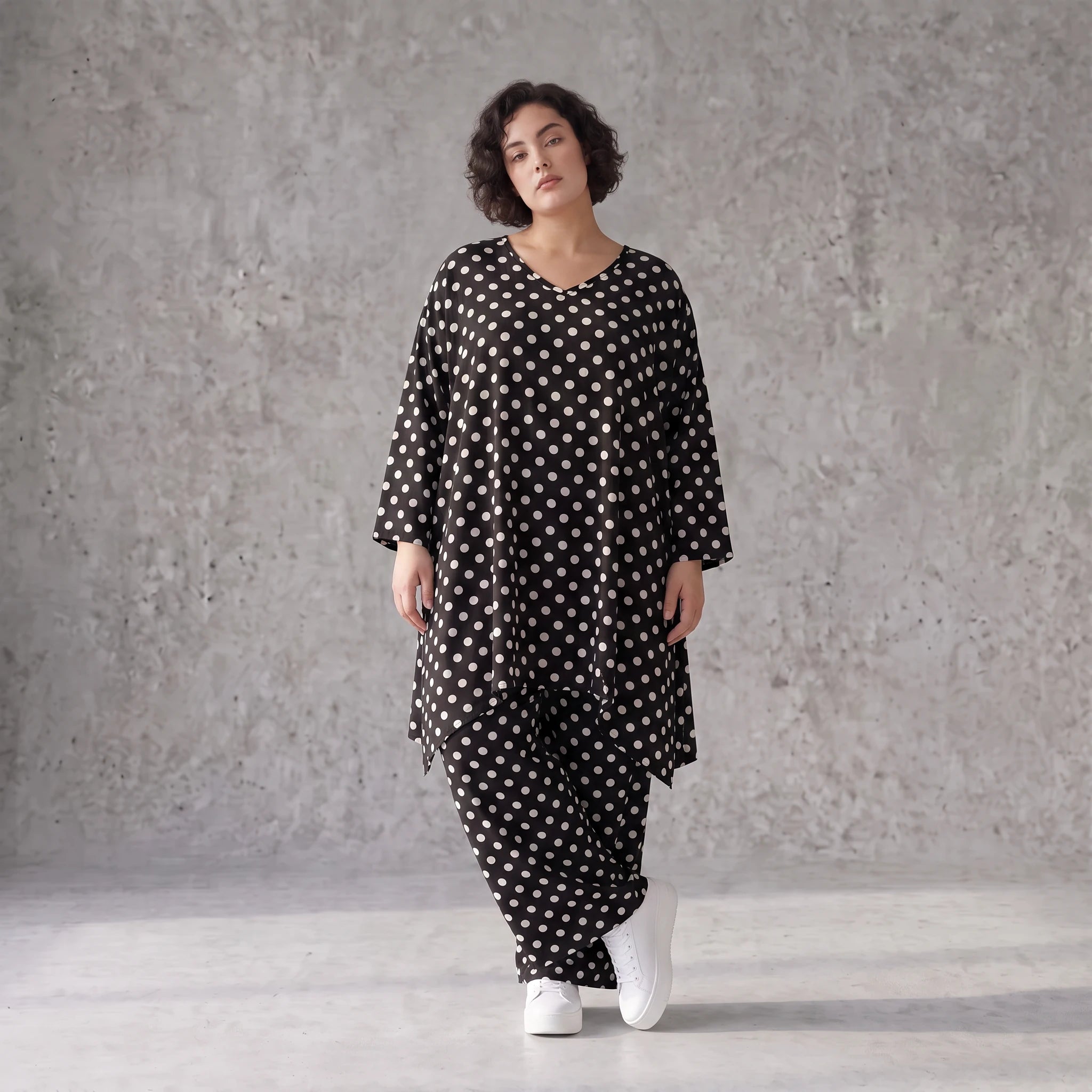 Damen Shirt Avantgarde Viskose Schwarz/Weiß, A-Form, Punkte, 3/4-Arm, Oversize große Größen – AKH Premium