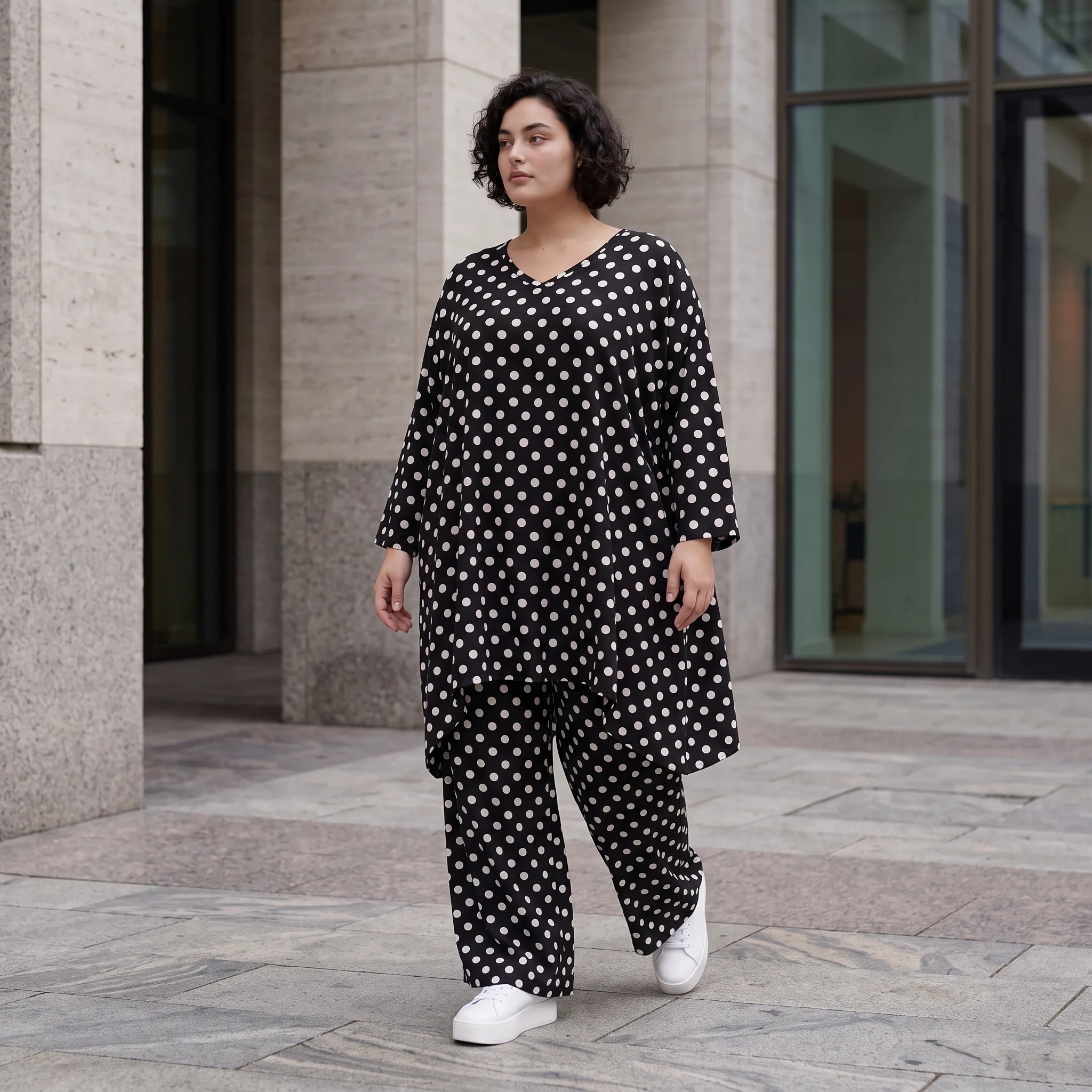 Damen Shirt Avantgarde Viskose Schwarz/Weiß, A-Form, Punkte, 3/4-Arm, Oversize große Größen – AKH Premium