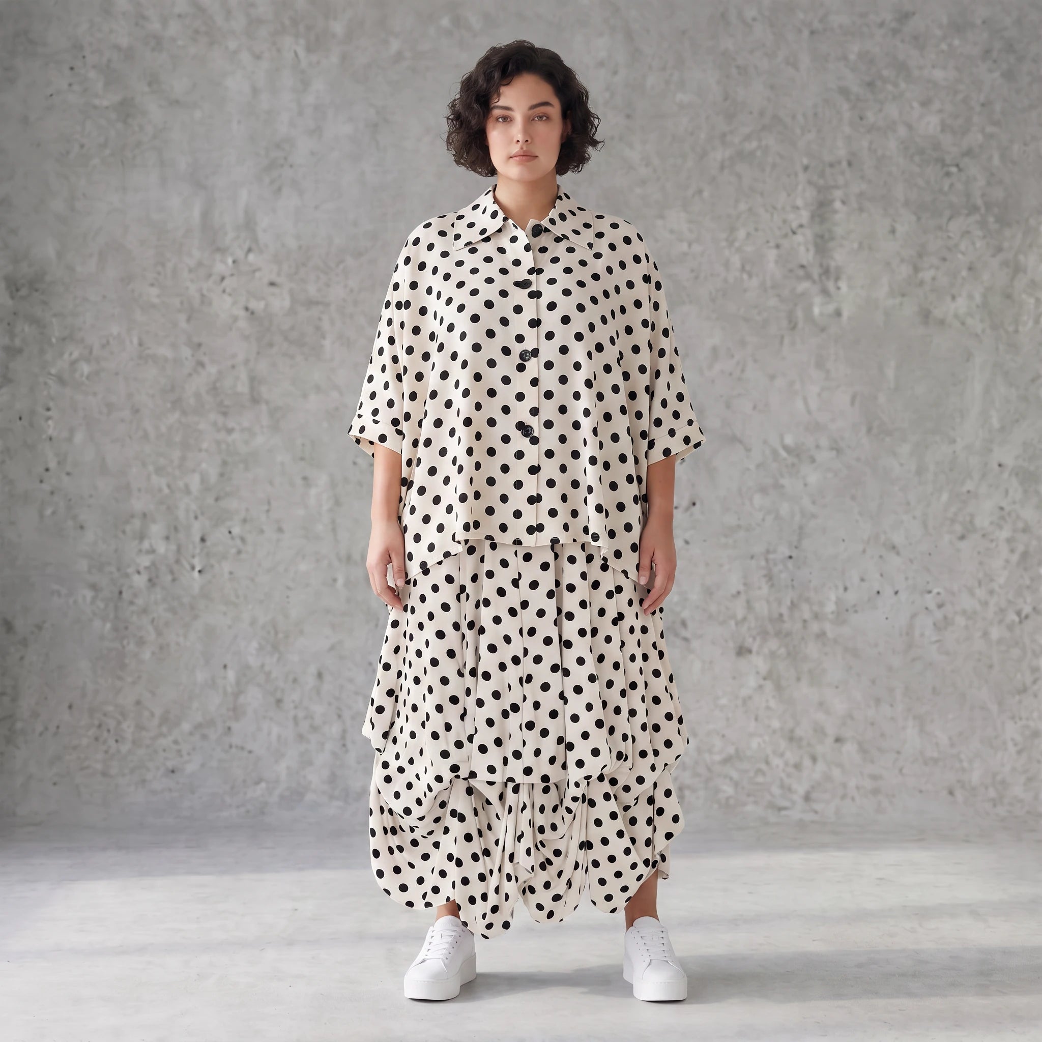 Damen Rock Avantgarde Viskose White/Schwarz, Ballonschnitt, Punkte, Elastikbund, Oversize große Größen – AKH Premium