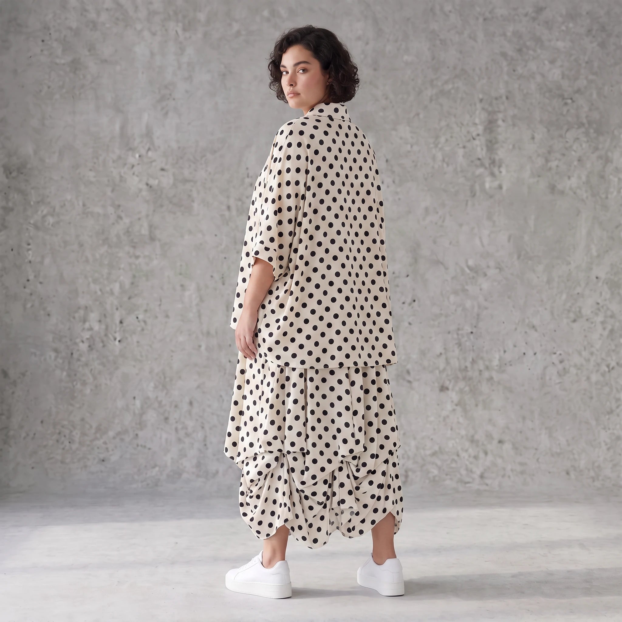 Damen Rock Avantgarde Viskose White/Schwarz, Ballonschnitt, Punkte, Elastikbund, Oversize große Größen – AKH Premium