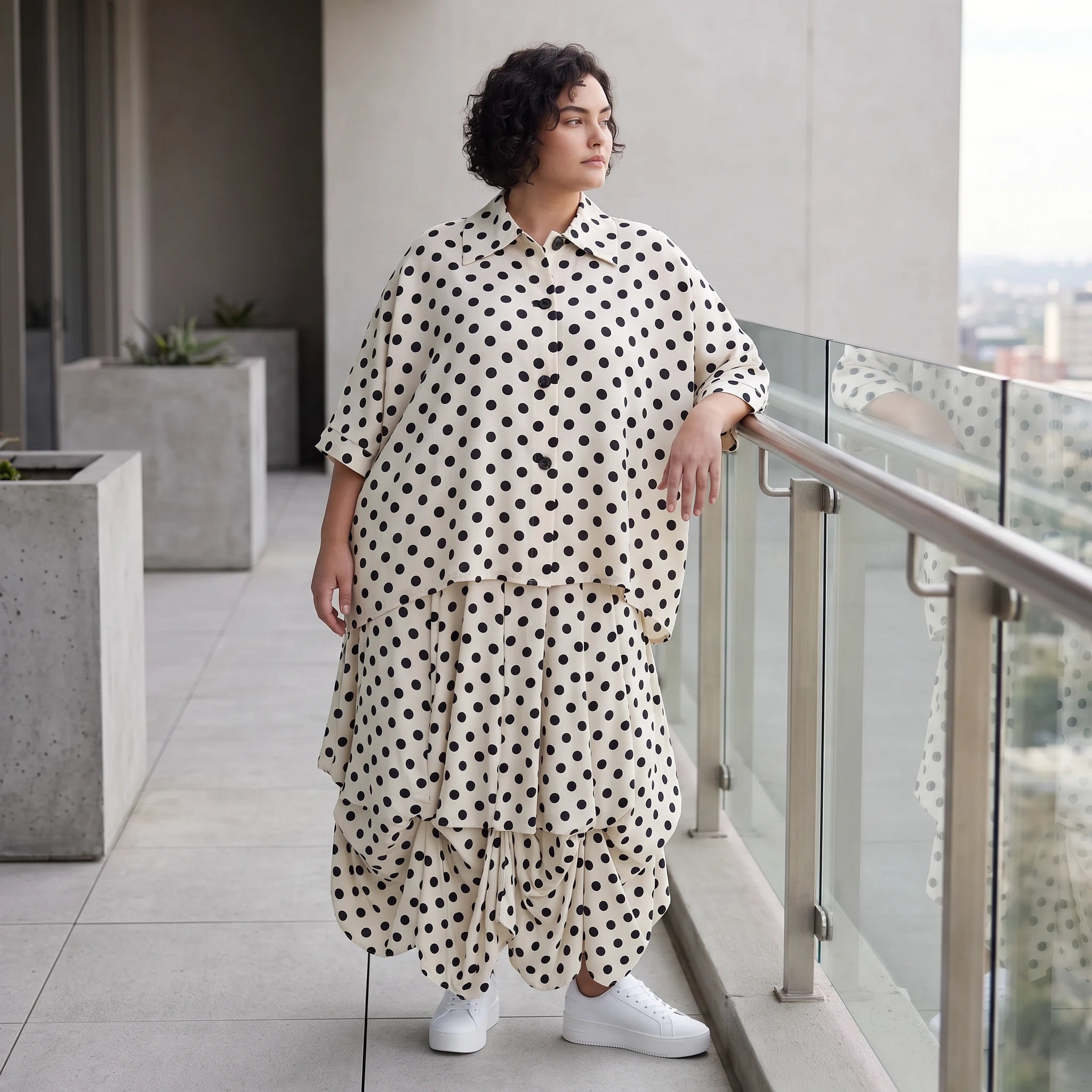 Damen Rock Avantgarde Viskose White/Schwarz, Ballonschnitt, Punkte, Elastikbund, Oversize große Größen – AKH Premium