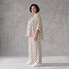 Damen Bluse Avantgarde Viskose Weiß/Schwarz, Punkte, Kurzarm, Knopfleiste, Oversize große Größen – AKH Premium