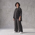 Damen Bluse Avantgarde Viskose Schwarz/Weiß, gerundeter Schnitt, Punkte, Kurzarm, Knopfleiste, Oversize große Größen – AKH Premium