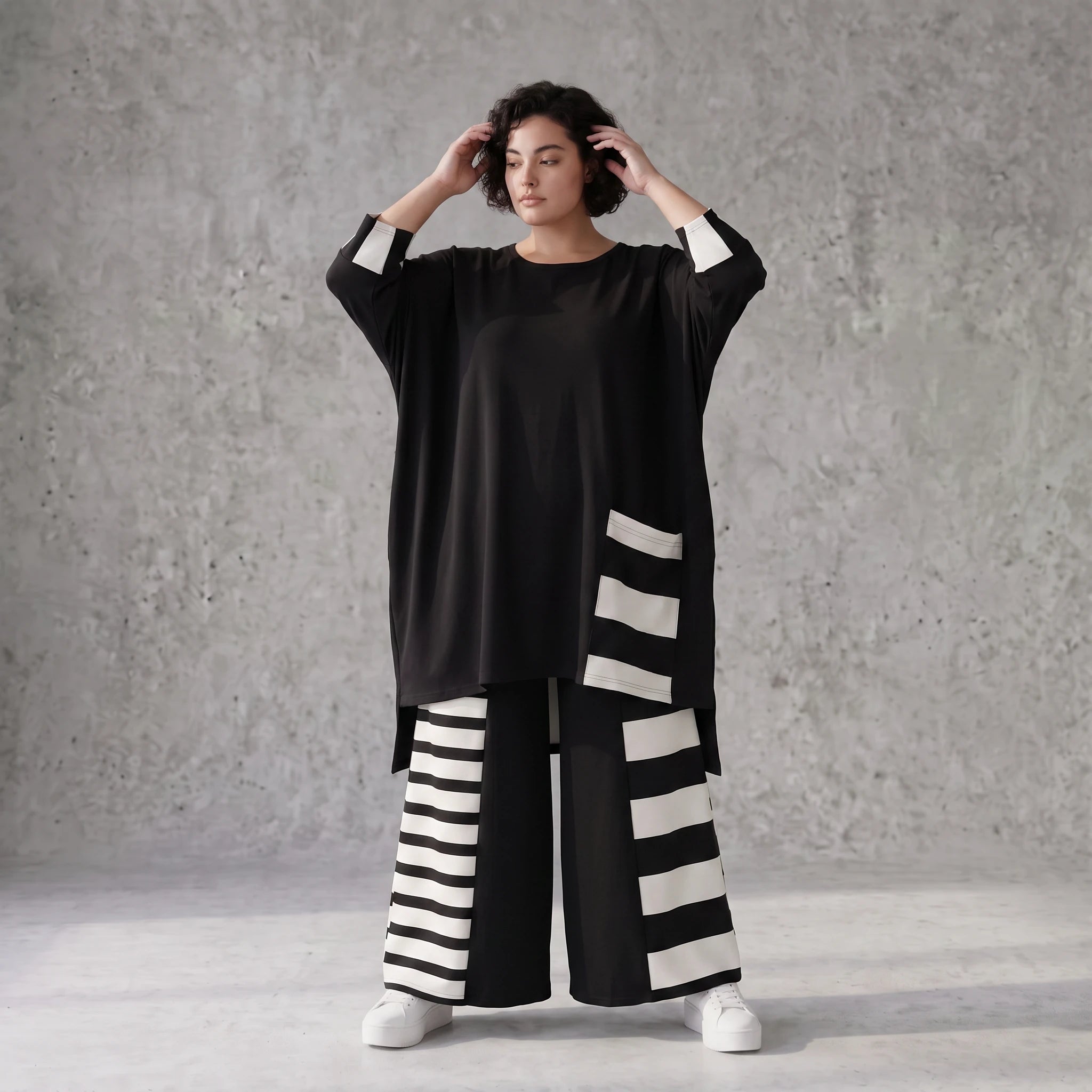 Damen Shirt Avantgarde Rayon Schwarz/Weiß, Vokuhila-Schnitt, Kurzarm, Flügeltaschen, Oversize große Größen – AKH Premium