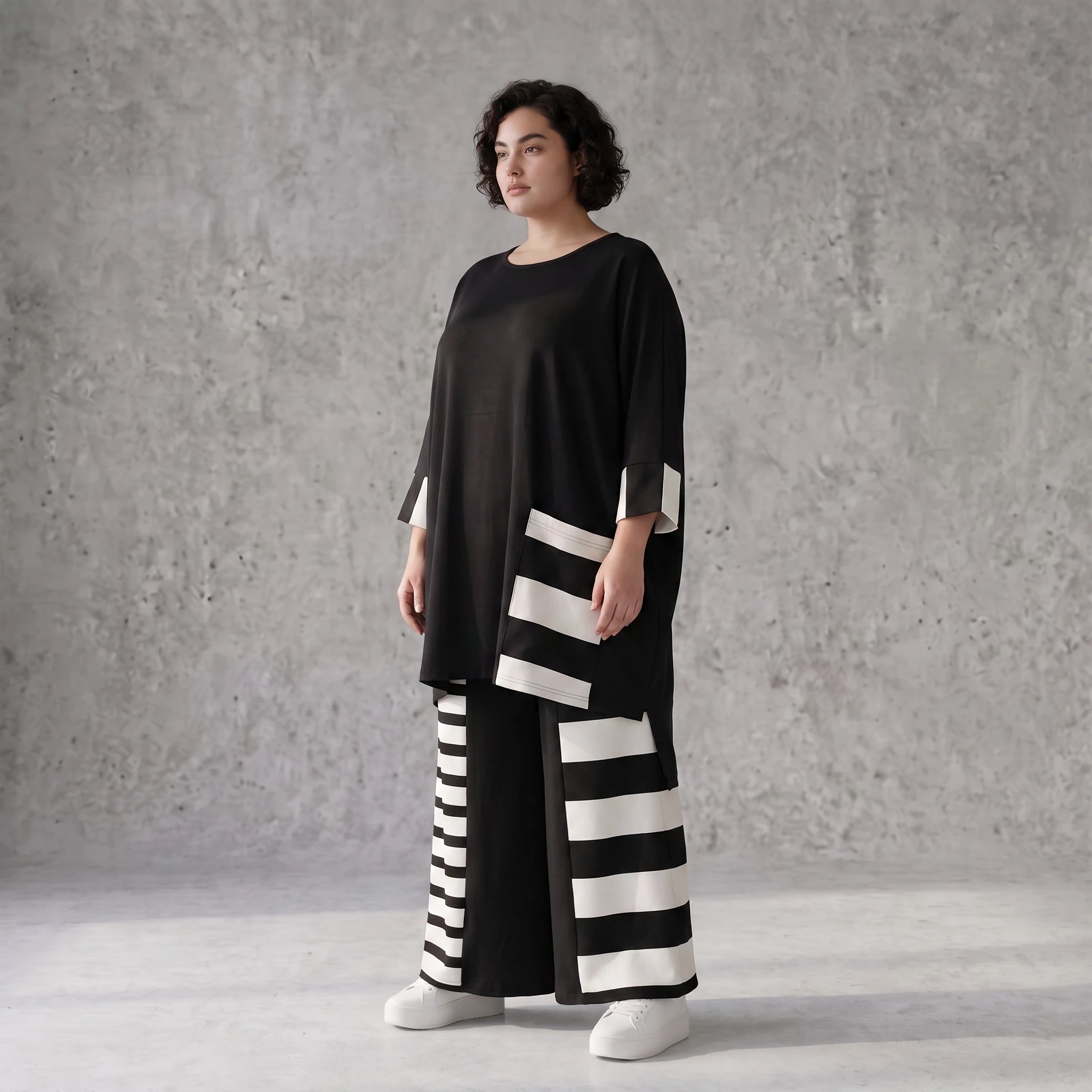 Damen Shirt Avantgarde Rayon Schwarz/Weiß, Vokuhila-Schnitt, Kurzarm, Flügeltaschen, Oversize große Größen – AKH Premium