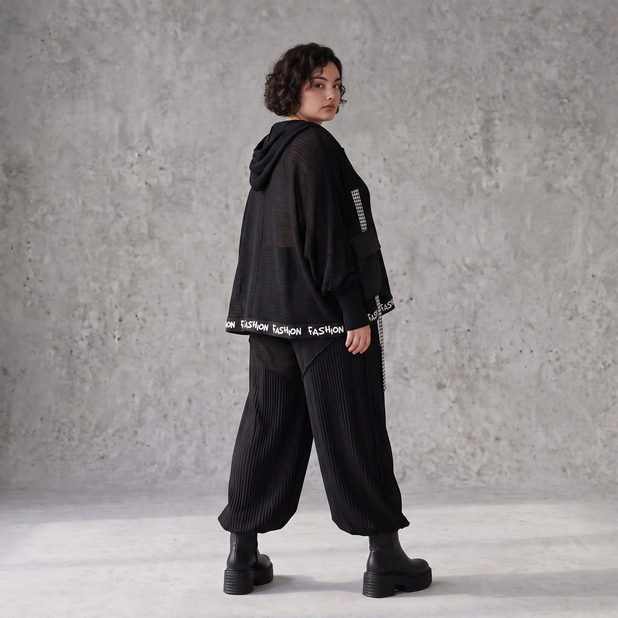 Damen Hose Avantgarde Baumwolle Schwarz, gerader Schnitt, Oversize große Größen – AKH Premium