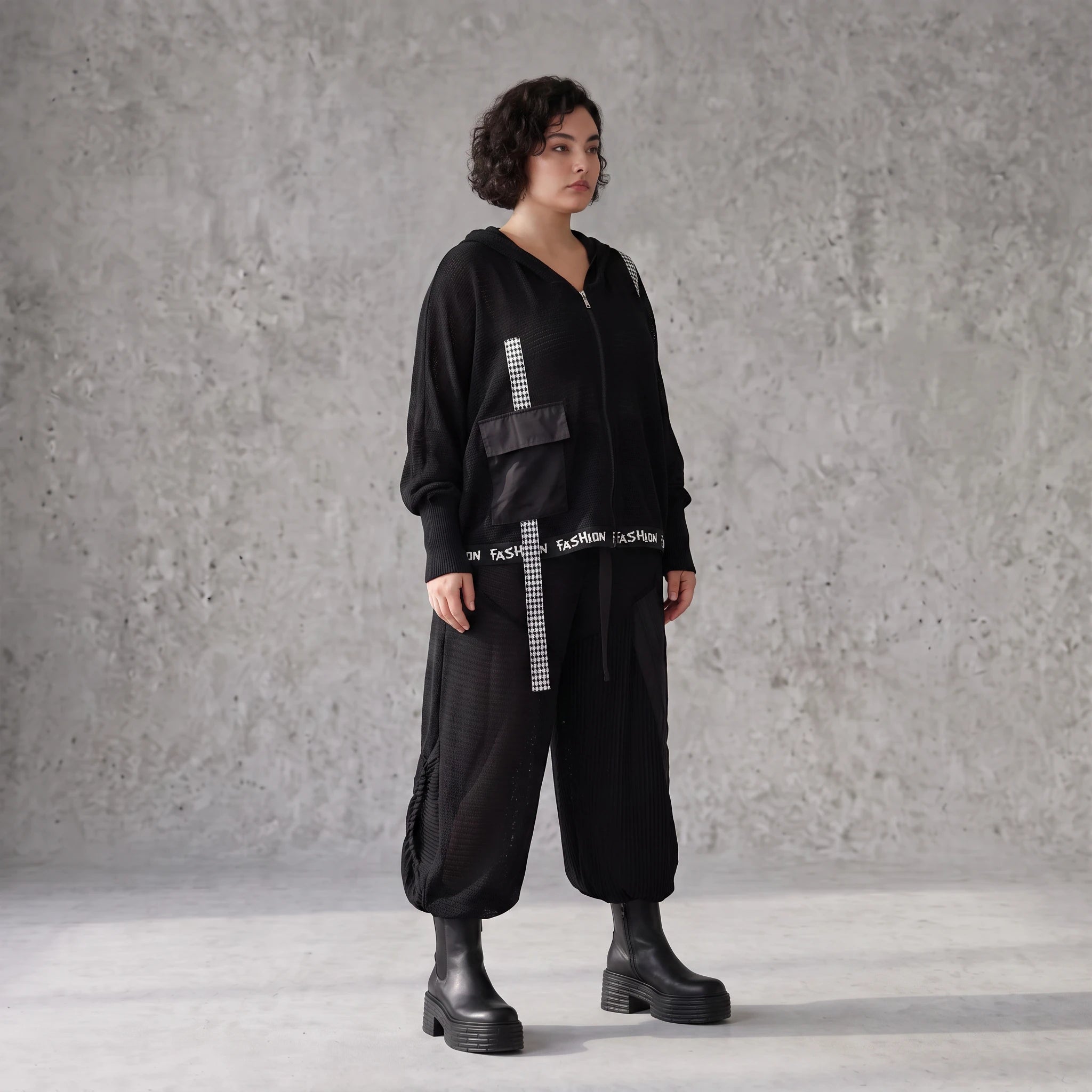 Damen Hose Avantgarde Baumwolle Schwarz, gerader Schnitt, Oversize große Größen – AKH Premium