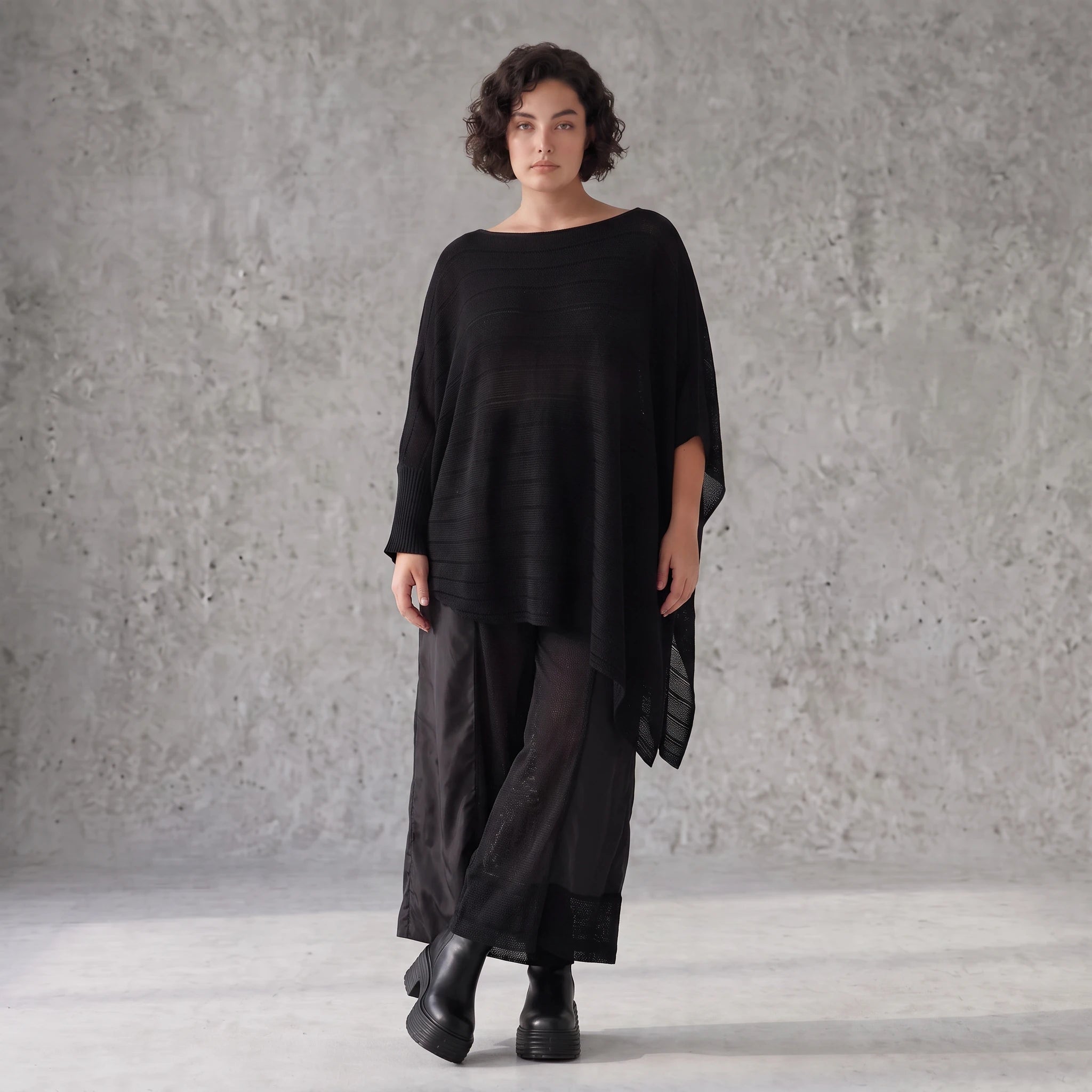 Damen Shirt Avantgarde Baumwolle Schwarz, asymmetrisch, U-Ausschnitt, Oversize große Größen – AKH Premium