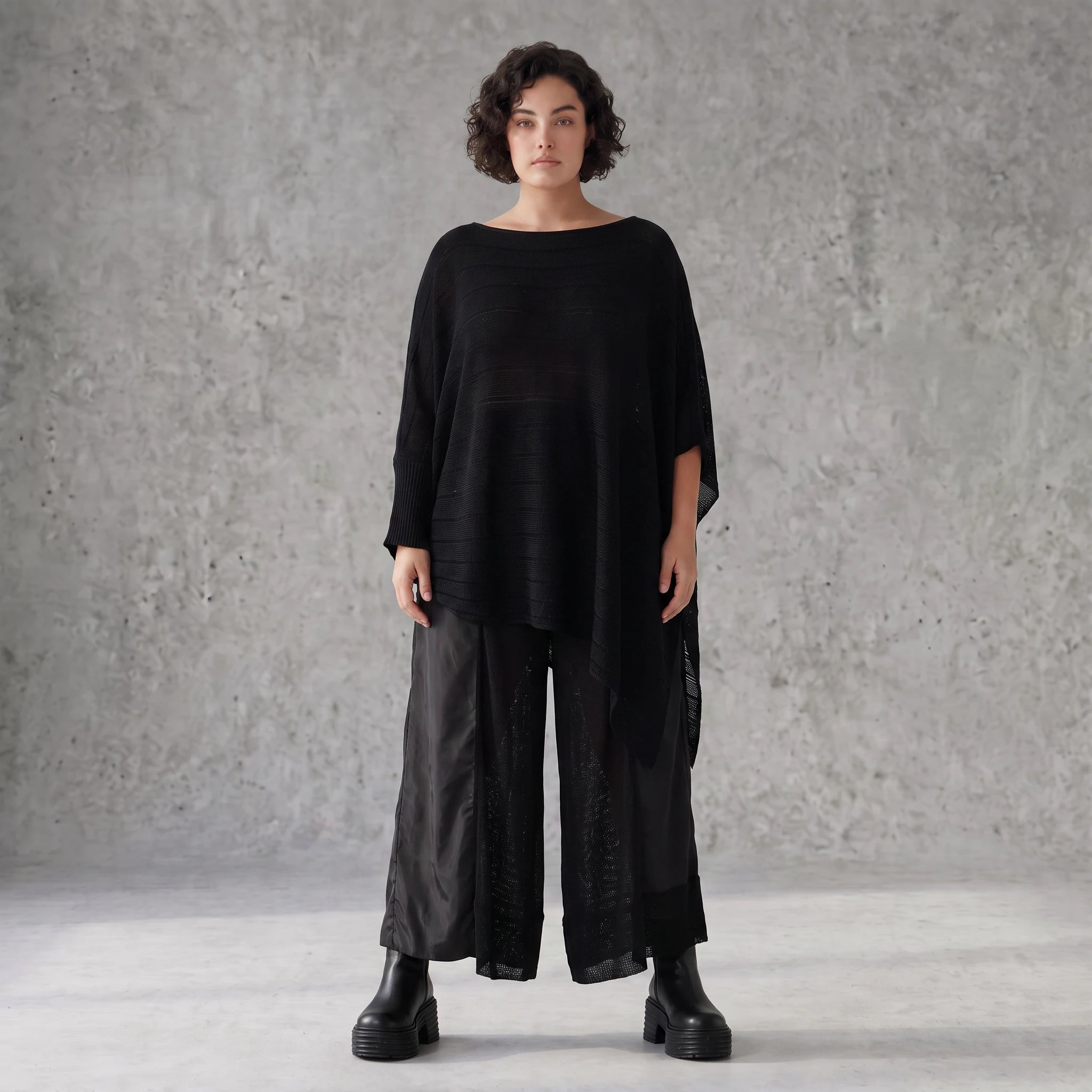 Damen Shirt Avantgarde Baumwolle Schwarz, asymmetrisch, U-Ausschnitt, Oversize große Größen – AKH Premium