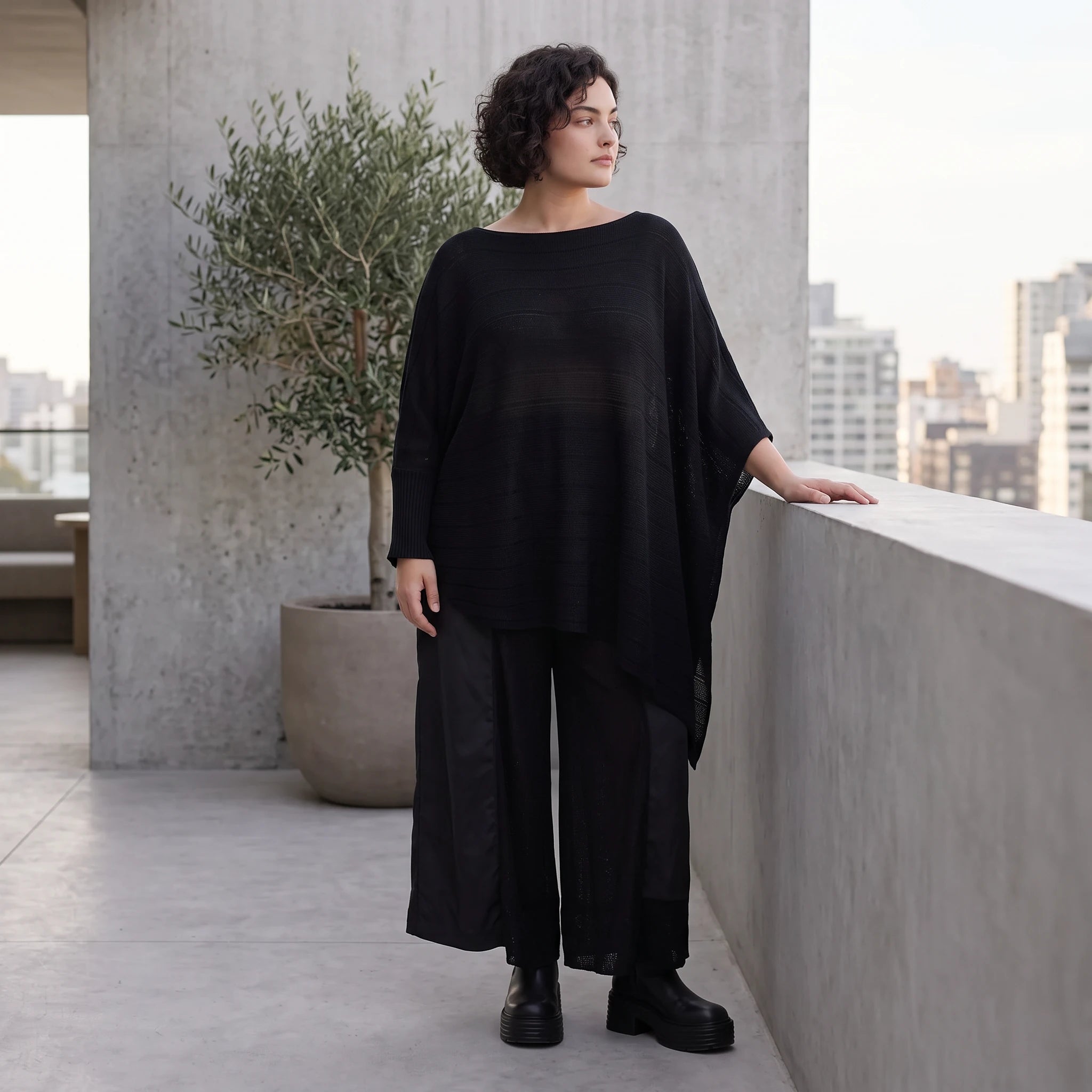 Damen Shirt Avantgarde Baumwolle Schwarz, asymmetrisch, U-Ausschnitt, Oversize große Größen – AKH Premium