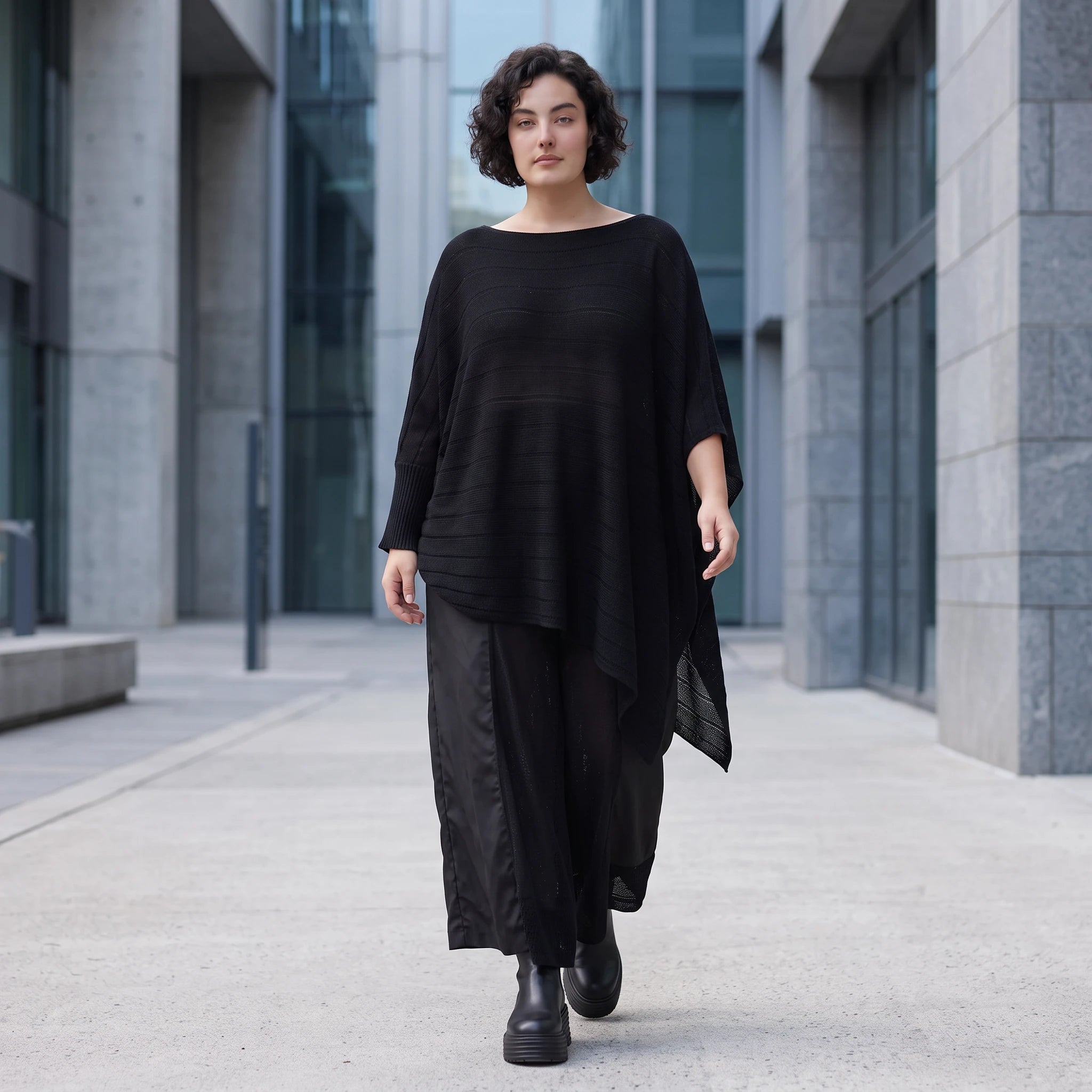 Damen Shirt Avantgarde Baumwolle Schwarz, asymmetrisch, U-Ausschnitt, Oversize große Größen – AKH Premium