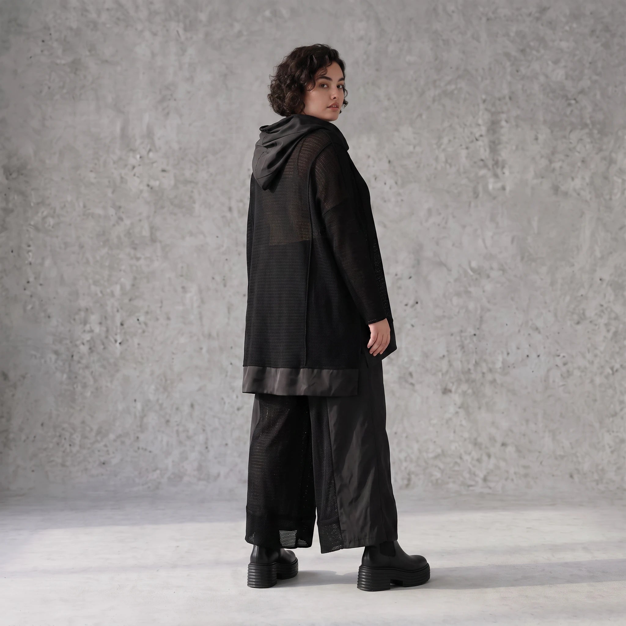 Damen Shirt Avantgarde Baumwolle Schwarz, vorne kurz hinten lang, Langarm, Oversize große Größen – AKH Premium
