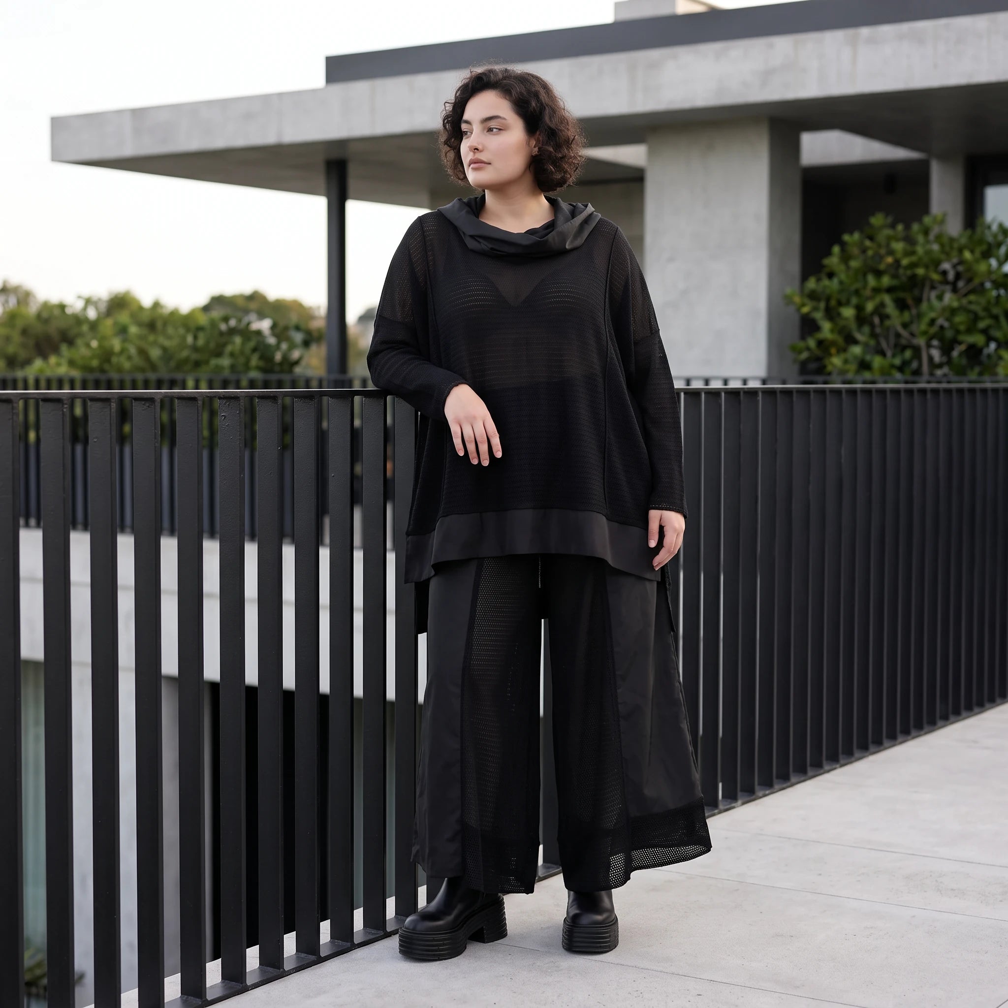Damen Shirt Avantgarde Baumwolle Schwarz, vorne kurz hinten lang, Langarm, Oversize große Größen – AKH Premium